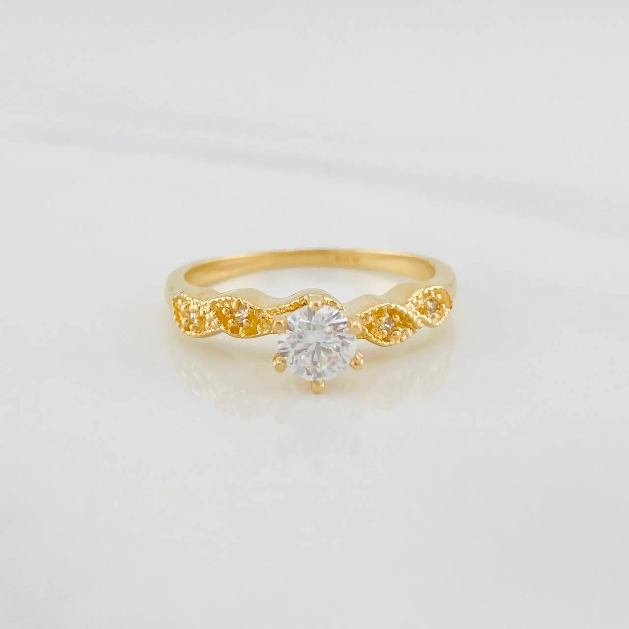 Anillo Solitario Hojas 2.75g / T6 Oro Amarillo 18K