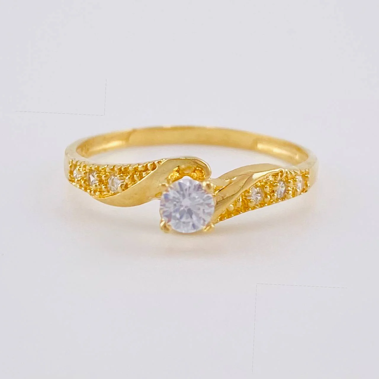 Anillo Solitario Olas Enganchadas 1.5 g / T6 1/4 Oro Amarillo 18K