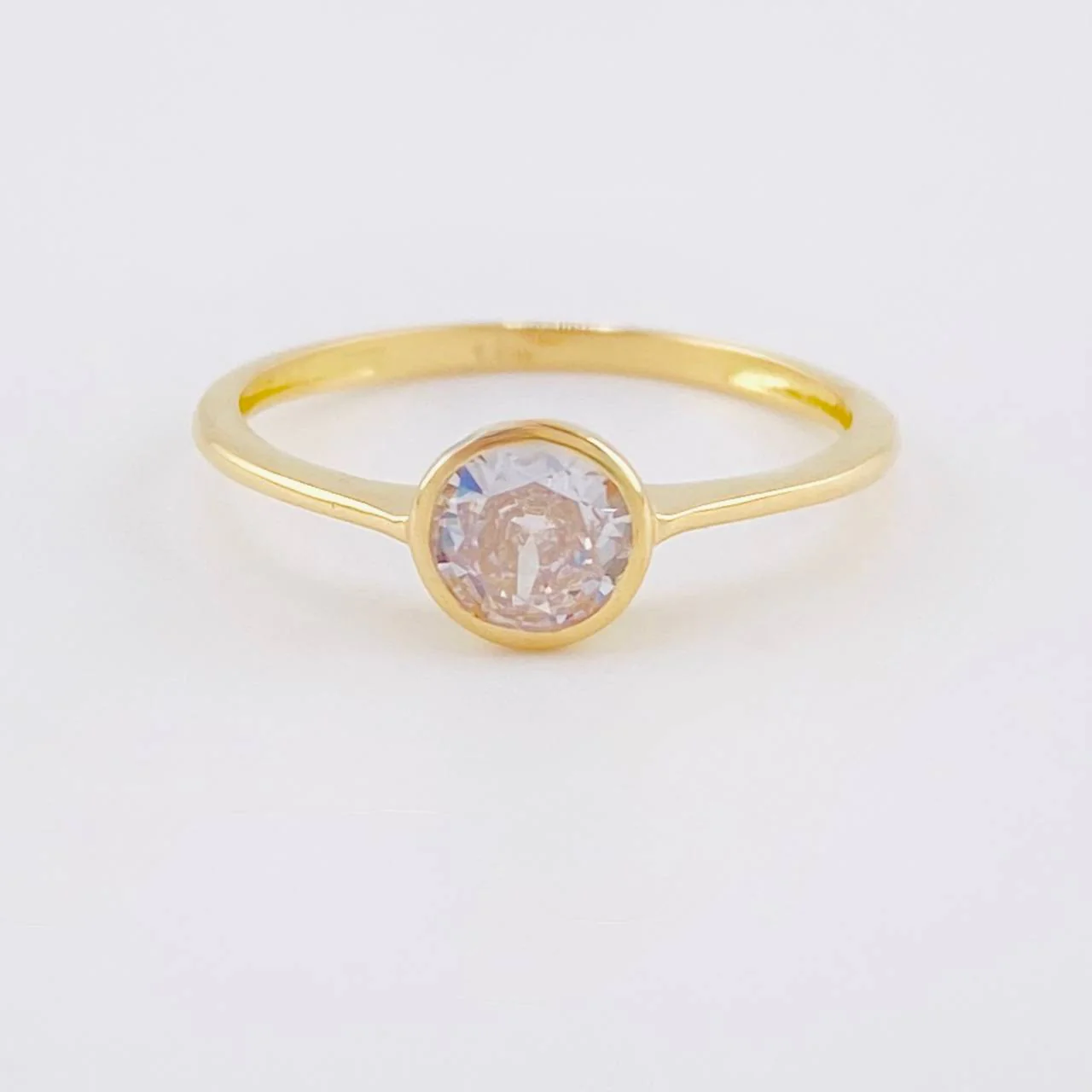 Anillo Solitario Ovalado 1.4g / T6 1/4 Oro Amarillo 18K