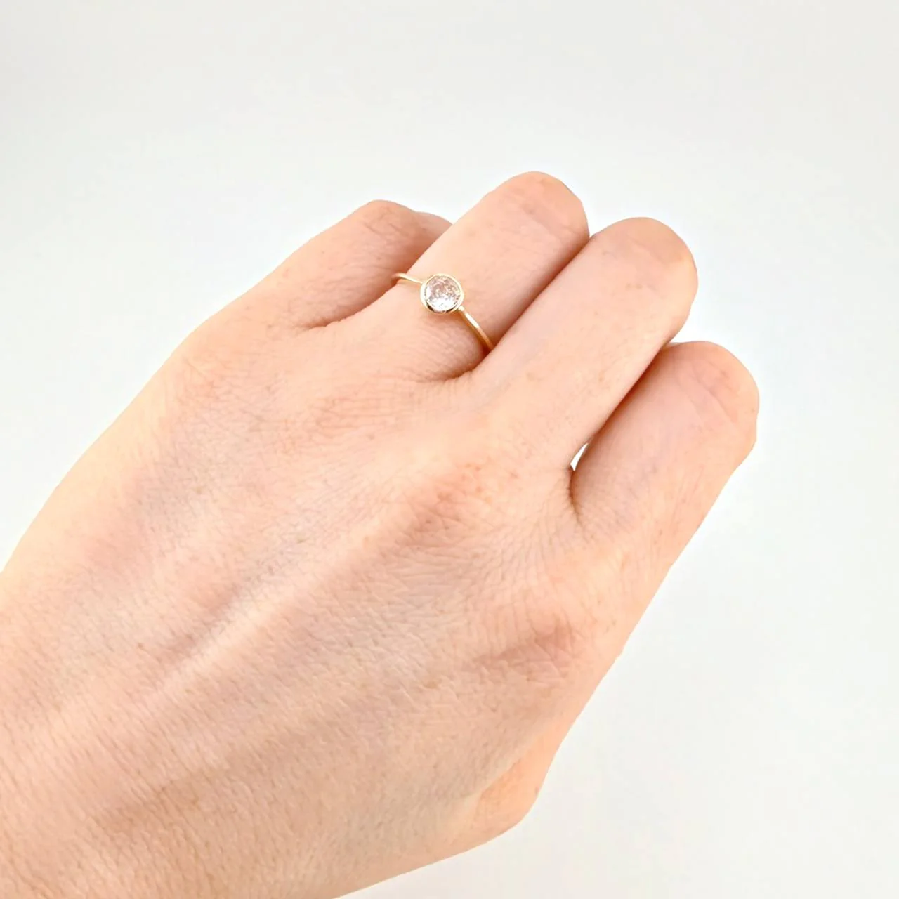 Anillo Solitario Ovalado 1.4g / T6 1/4 Oro Amarillo 18K - Image 4