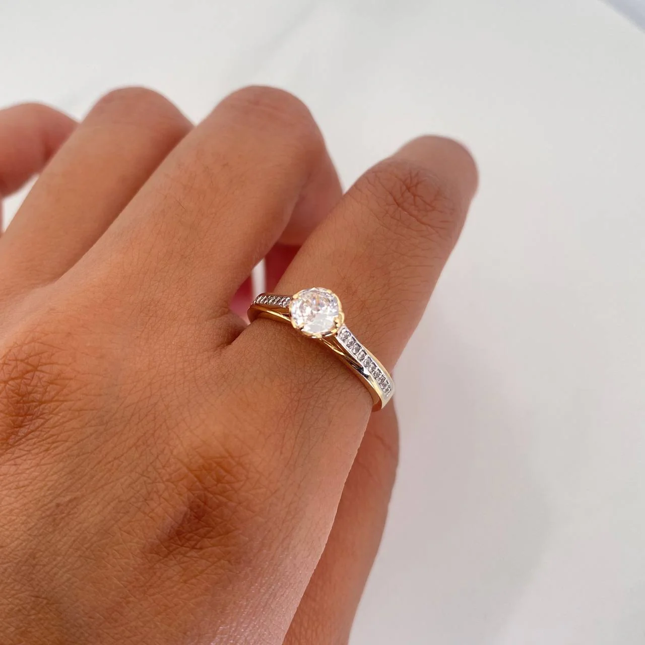 Anillo Solitario Puente 2.65 g / T6 1/2 Dos Oros Amarillo Blanco 18K - Image 5