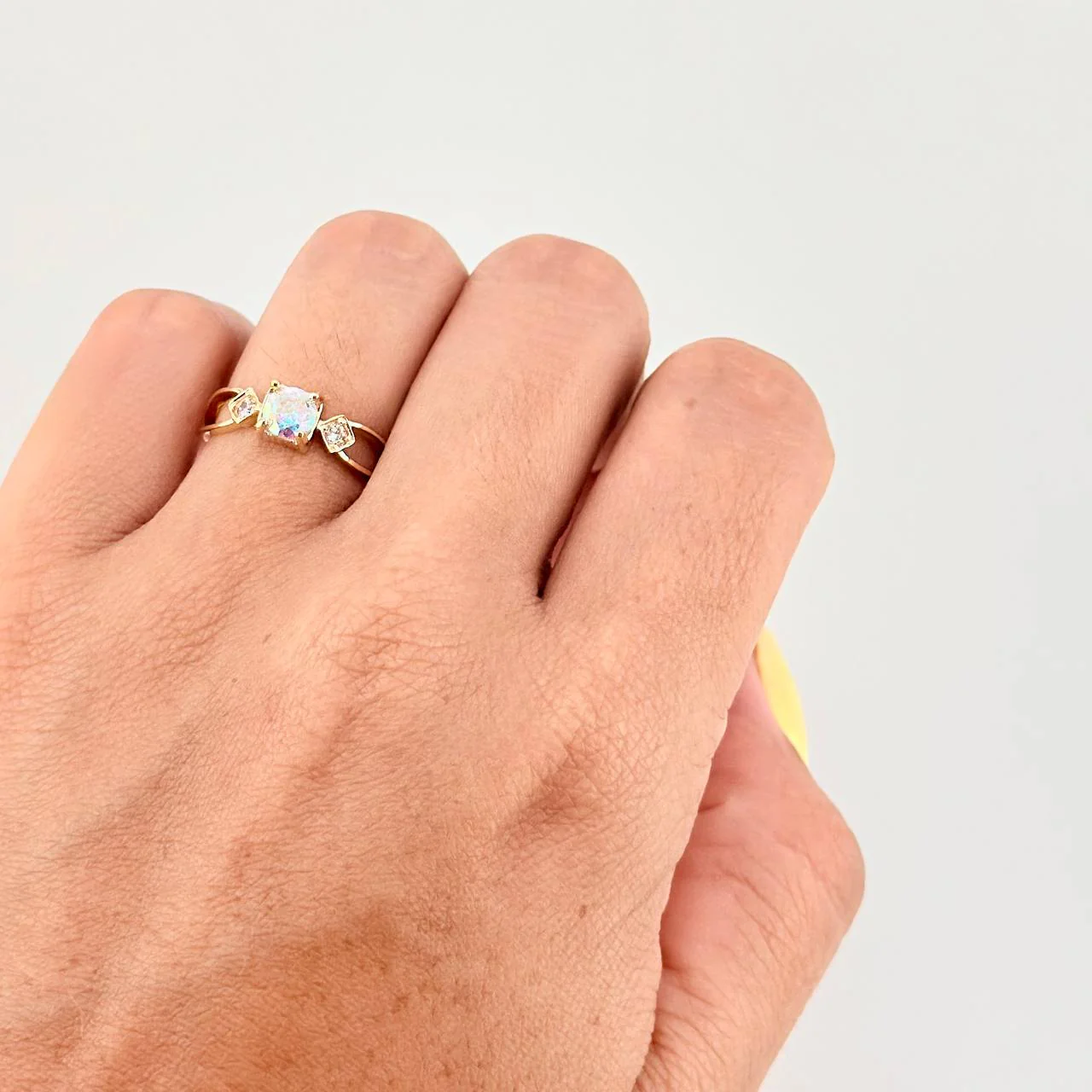 Anillo Solitario Rombos Laterales 1.95 g / T5 3/4 Oro Amarillo 18K - Image 4