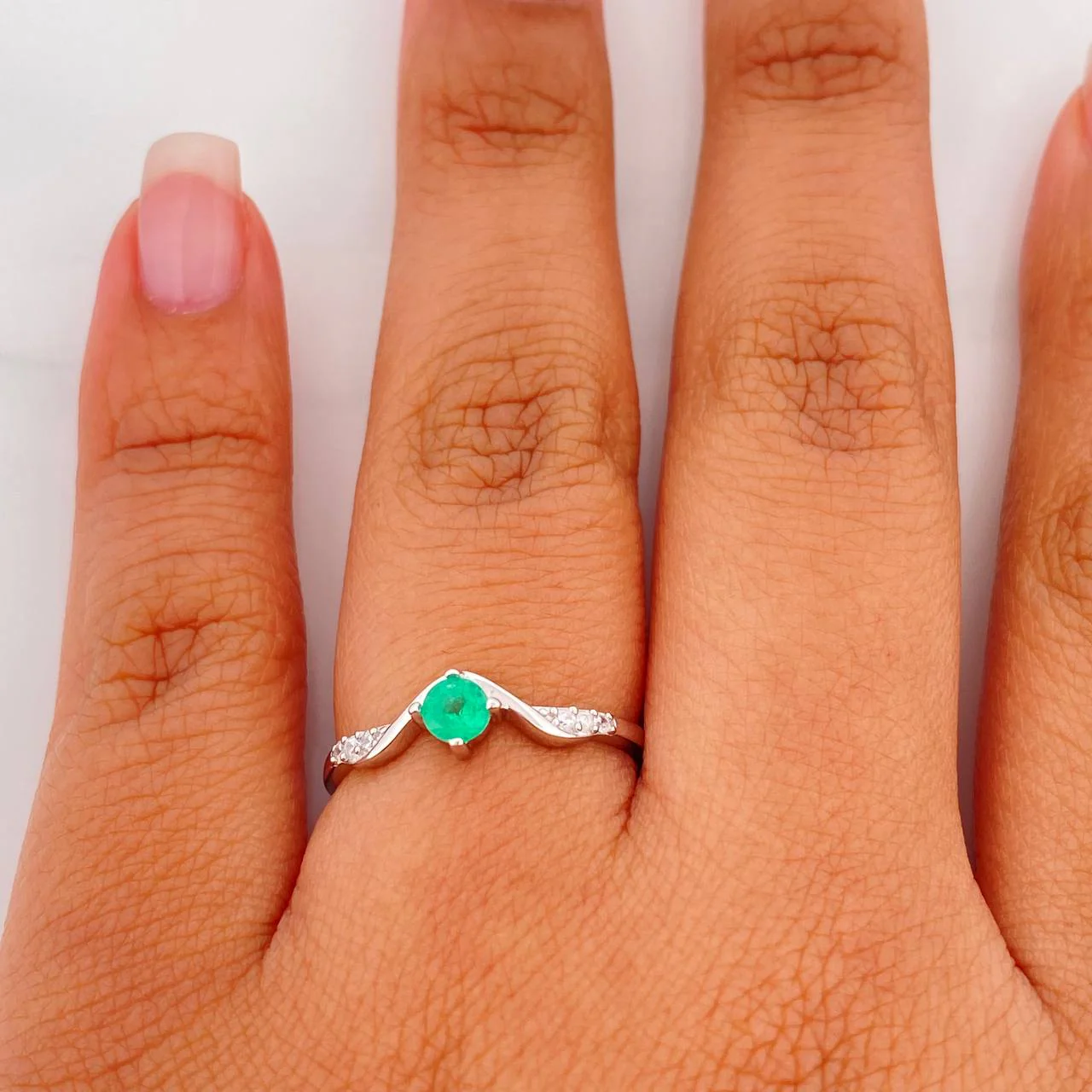 Anillo Solitario Tiara Esmeralda 20 Pts 1.2 g / T6 3/4 Plata 925 - Image 4