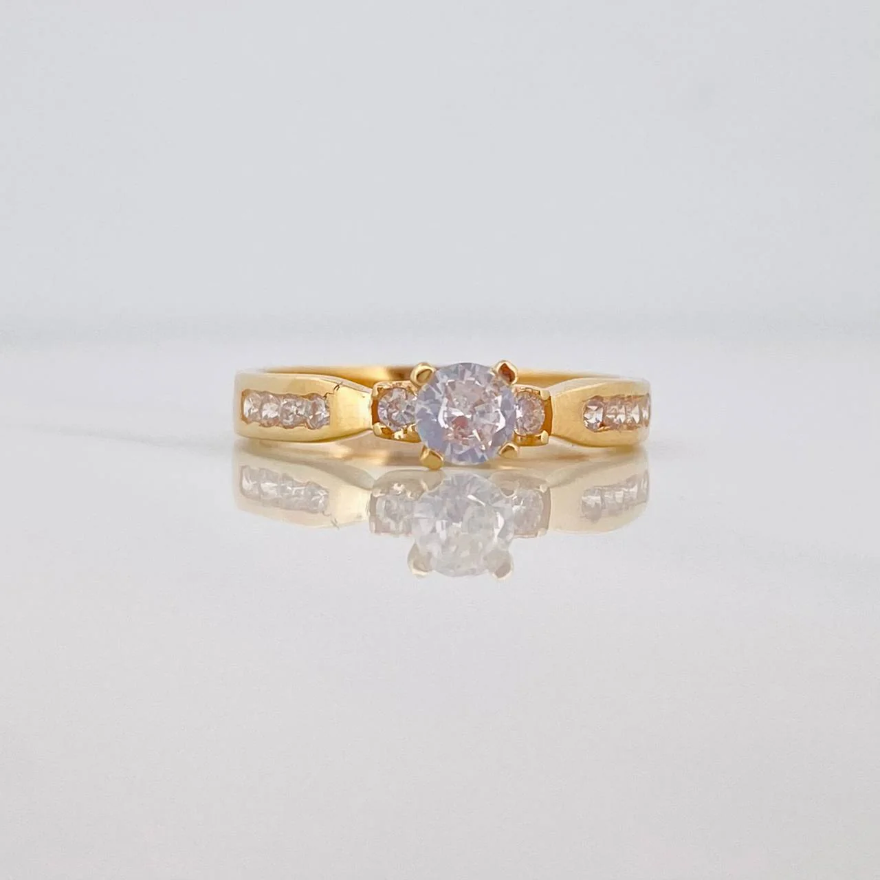 Anillo Solitario Trio 3.05 g / T7 1/4 Oro Amarillo 18K