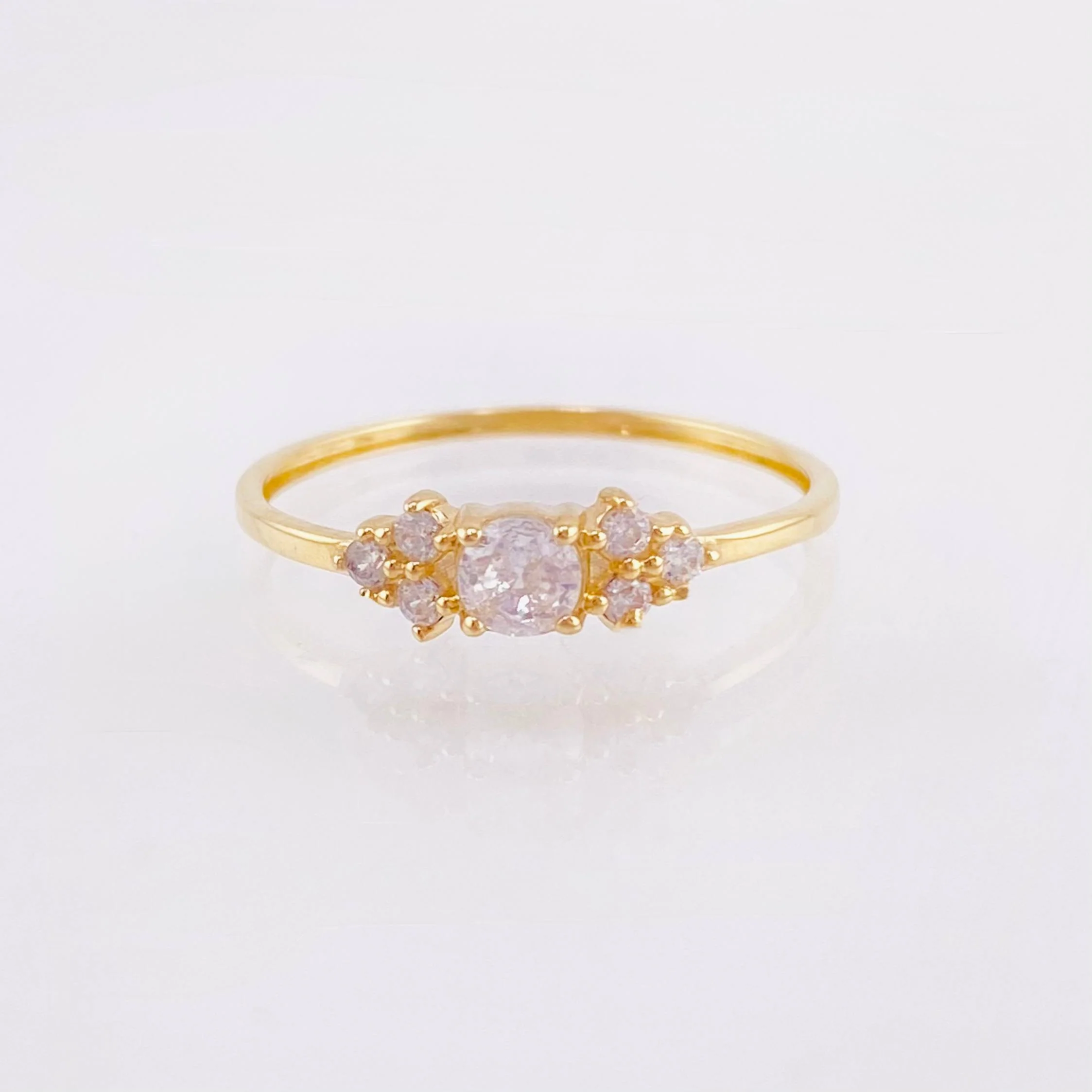 Anillo Solitario Trío Chispa 1.1gr / T5 1/4 / Oro Amarillo 18K ©