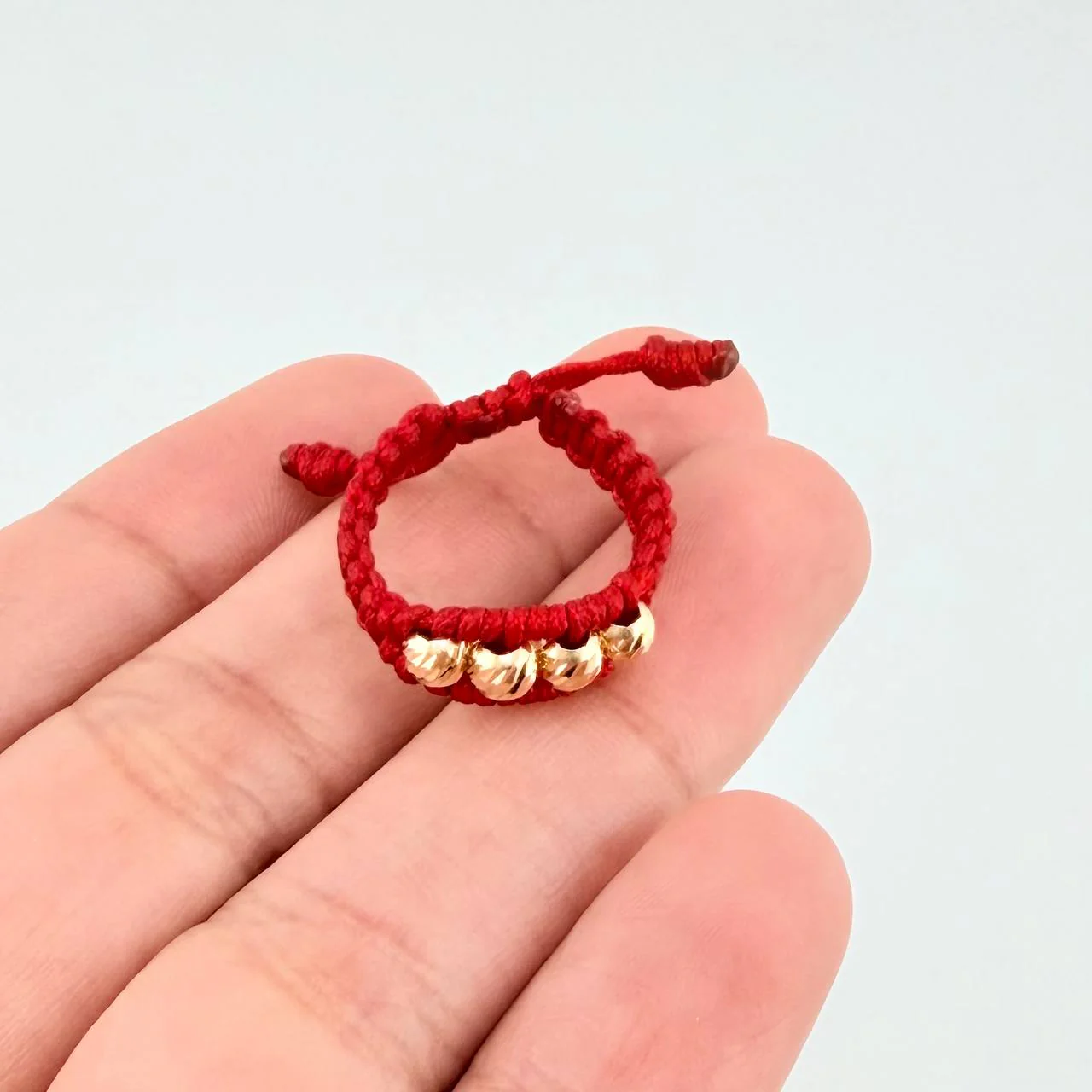 Anillo Tejido Rojo Bolas Diamantadas 0.4 g / T5 Oro Amarillo 18K - Image 3