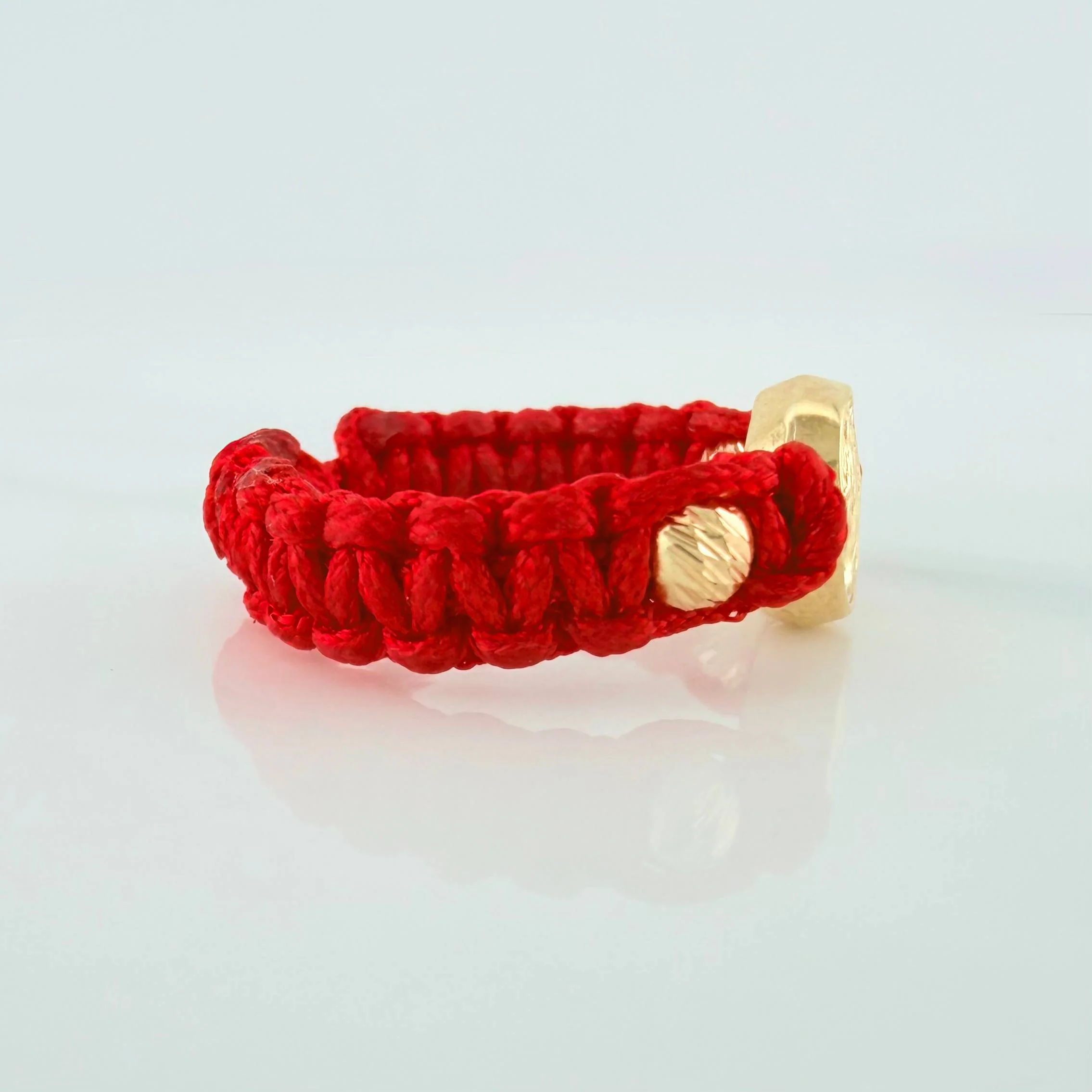 Anillo Tejido Rojo Herraje Virgen Milagrosa 0.6 g / T4 Oro Amarillo 18K - Image 4