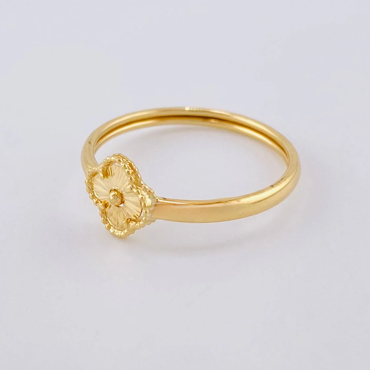Anillo Trébol 0.95 g / T5 1/2 Oro Amarillo 18K - Image 2