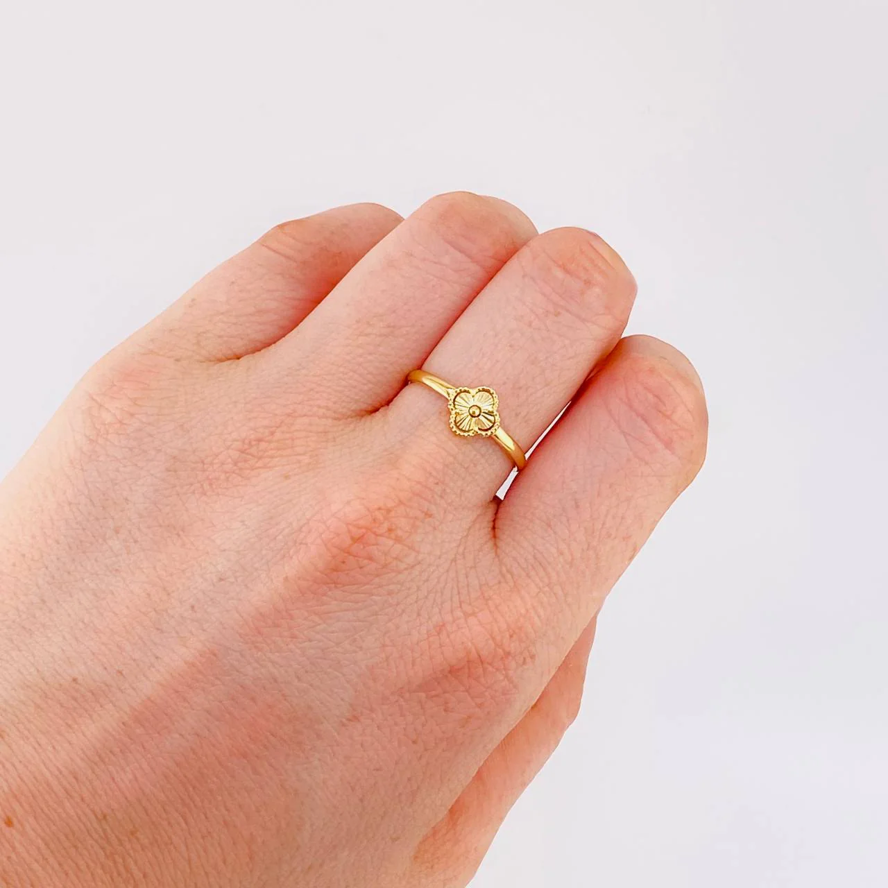 Anillo Trébol 1.05 g / T8 Oro Amarillo 18K - Image 4