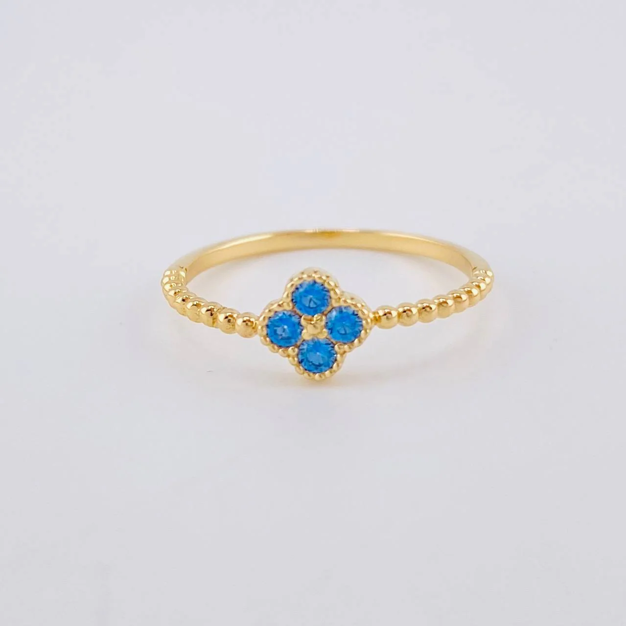 Anillo Trebol 1.5 g / T6 1/2 Oro Amarillo 18K