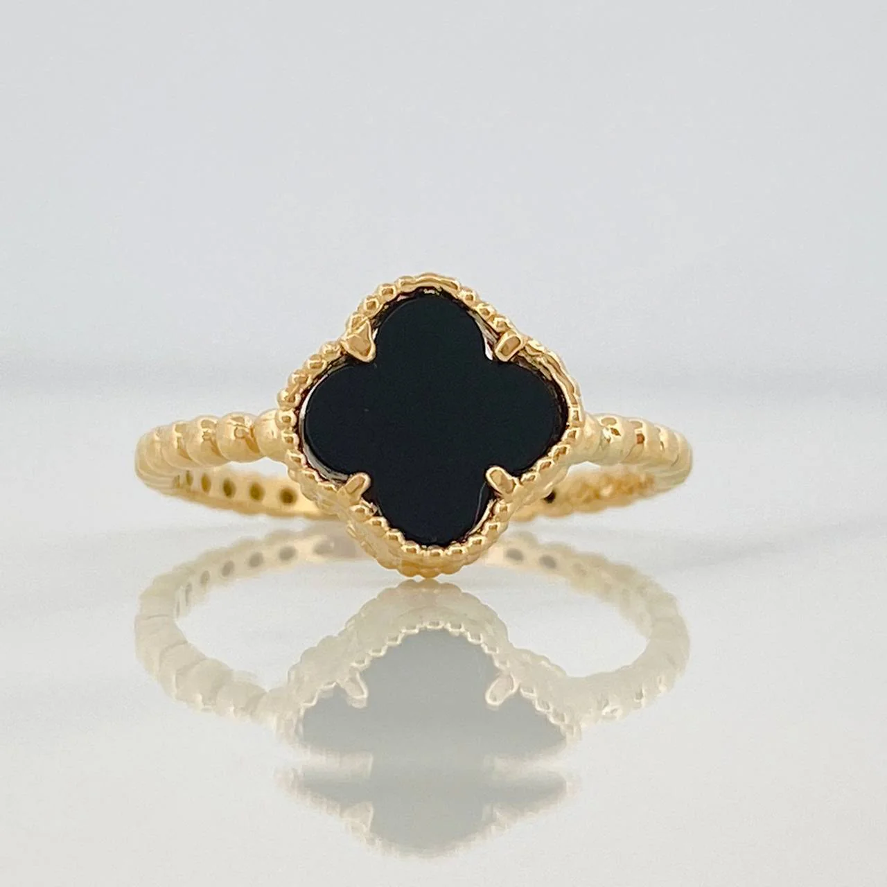 Anillo Trebol 1.95g / T6 Oro Amarillo 18K