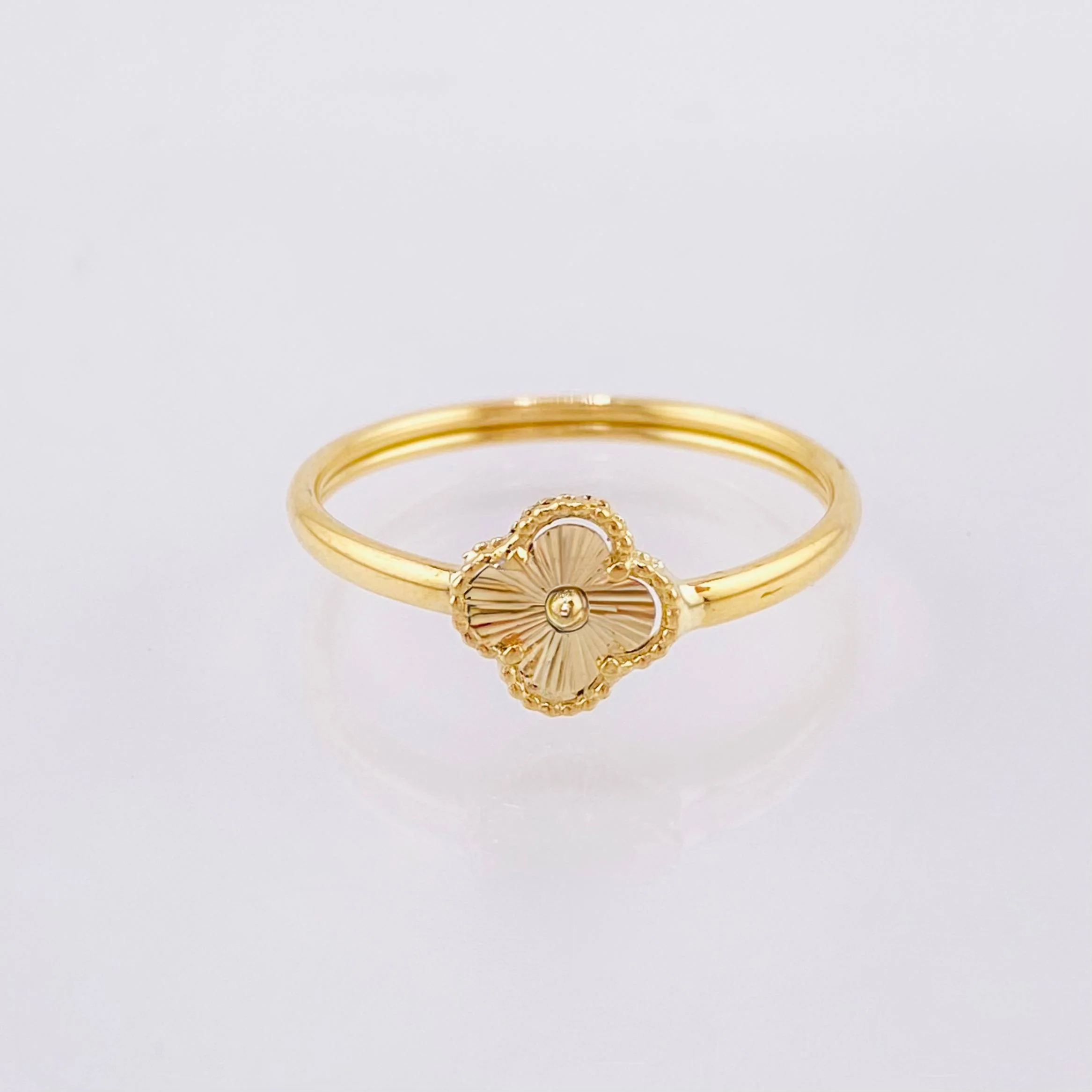 Anillo Trebol Diamantado 1.1gr / T8 1/4 / Oro Amarillo Nac.Esp. 18K