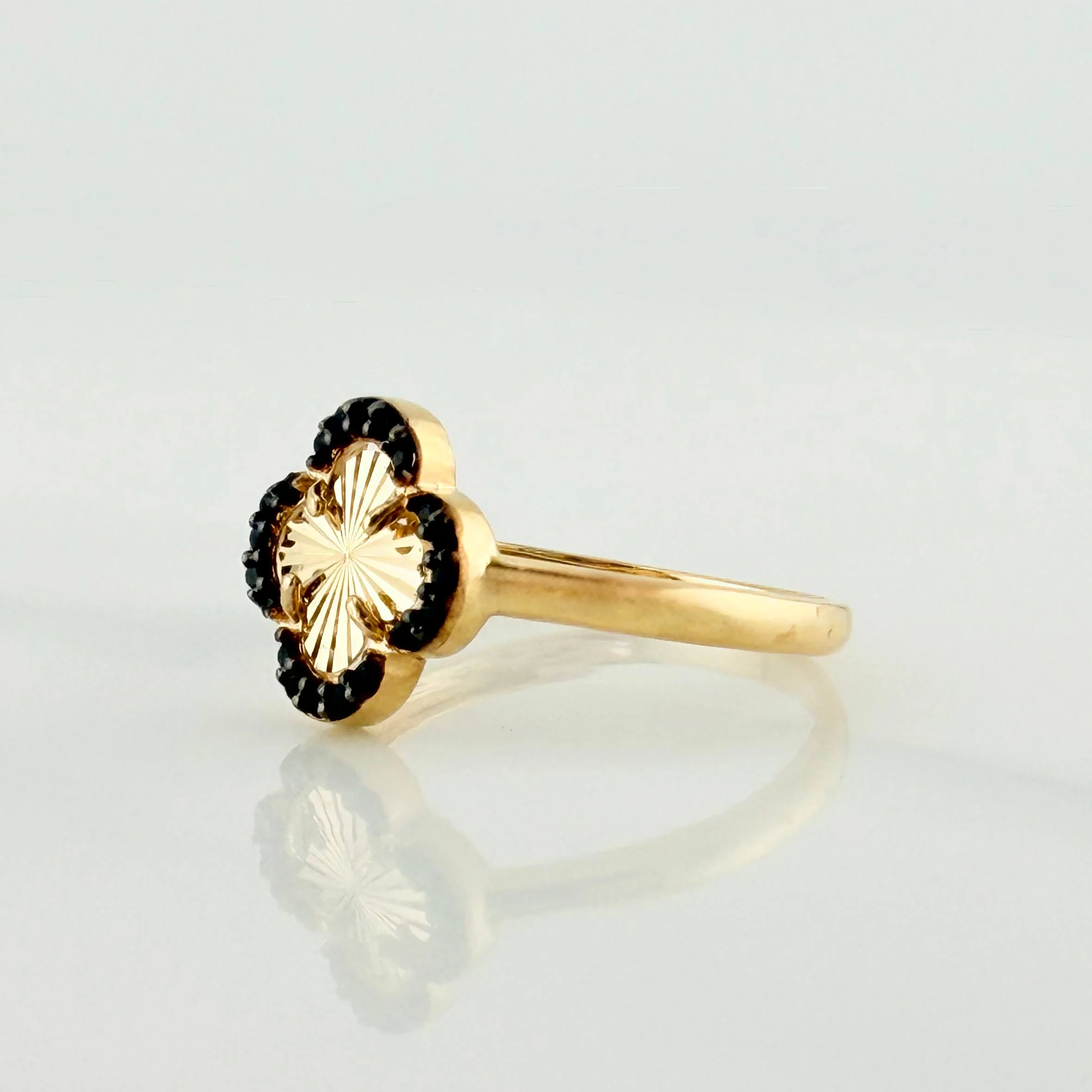 Anillo Trebol Diamantado 2.1 g / T7 1/4 Dos Oros Negro Amarillo 18K - Image 3