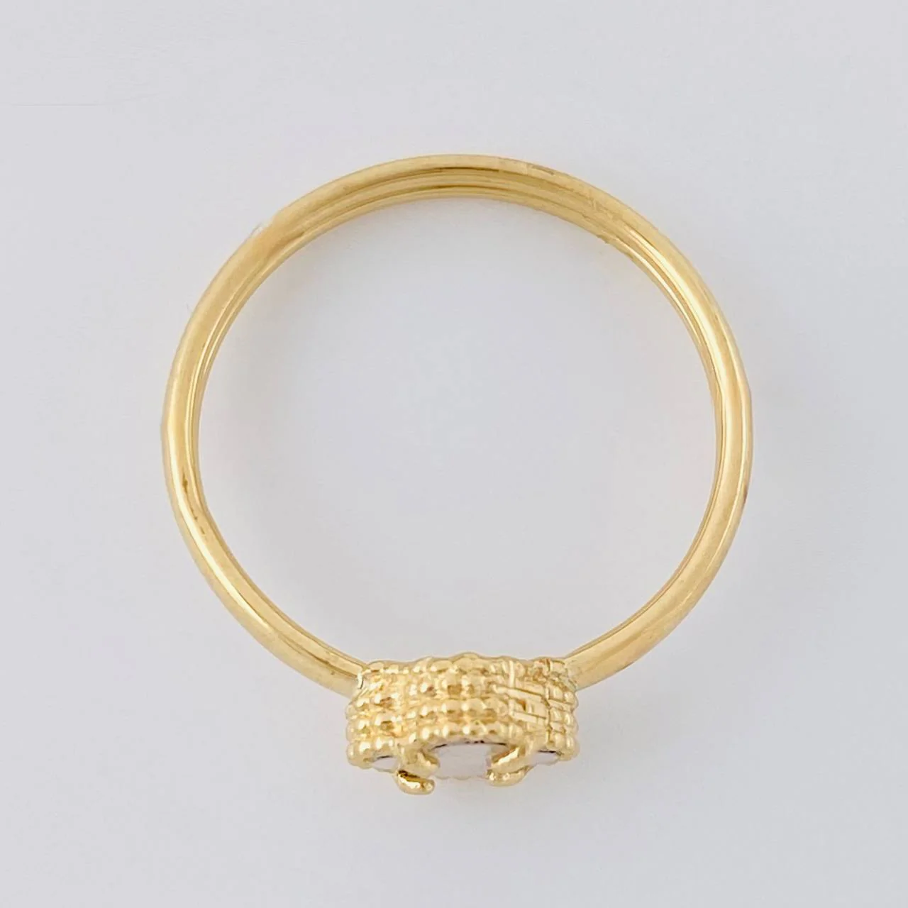 Anillo Trebol Nacar Blanco 1.2 g / T8 1/2 Oro Amarillo 18K - Image 3