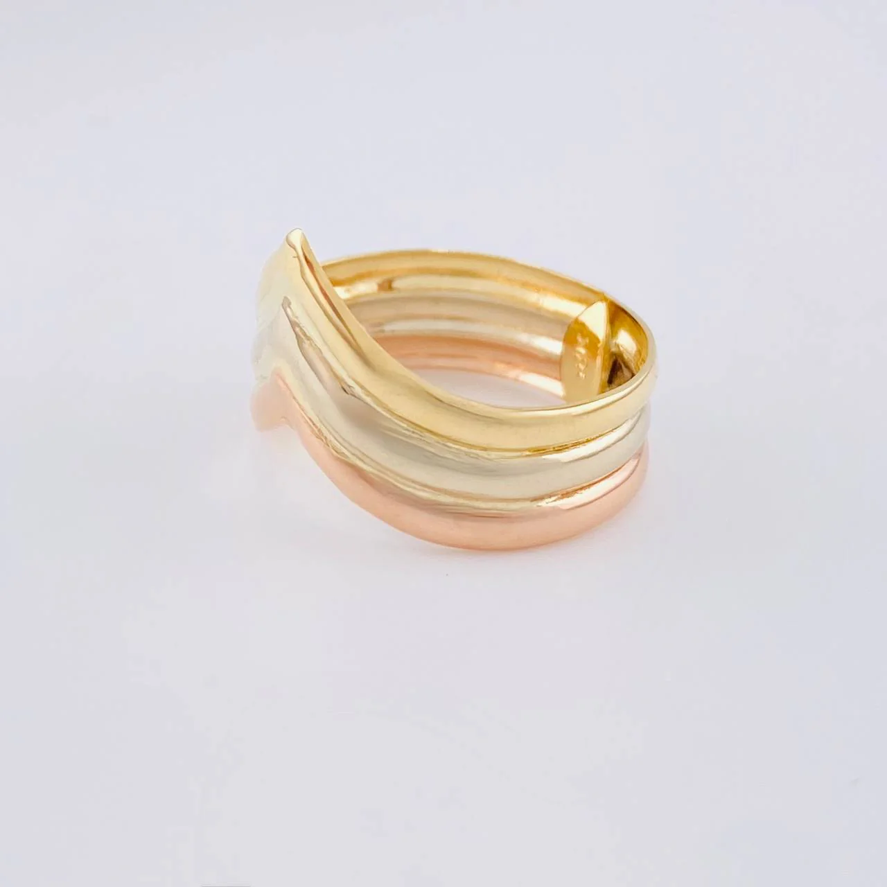 Anillo Tres Lineas Enlazadas 2 g / T6 1/4 Tres Oros 18K - Image 2