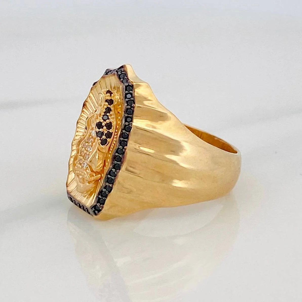 Anillo Virgen Guadalupe 10.75g / T10 3/4 Dos Oros Negro Amarillo 18K - Image 4