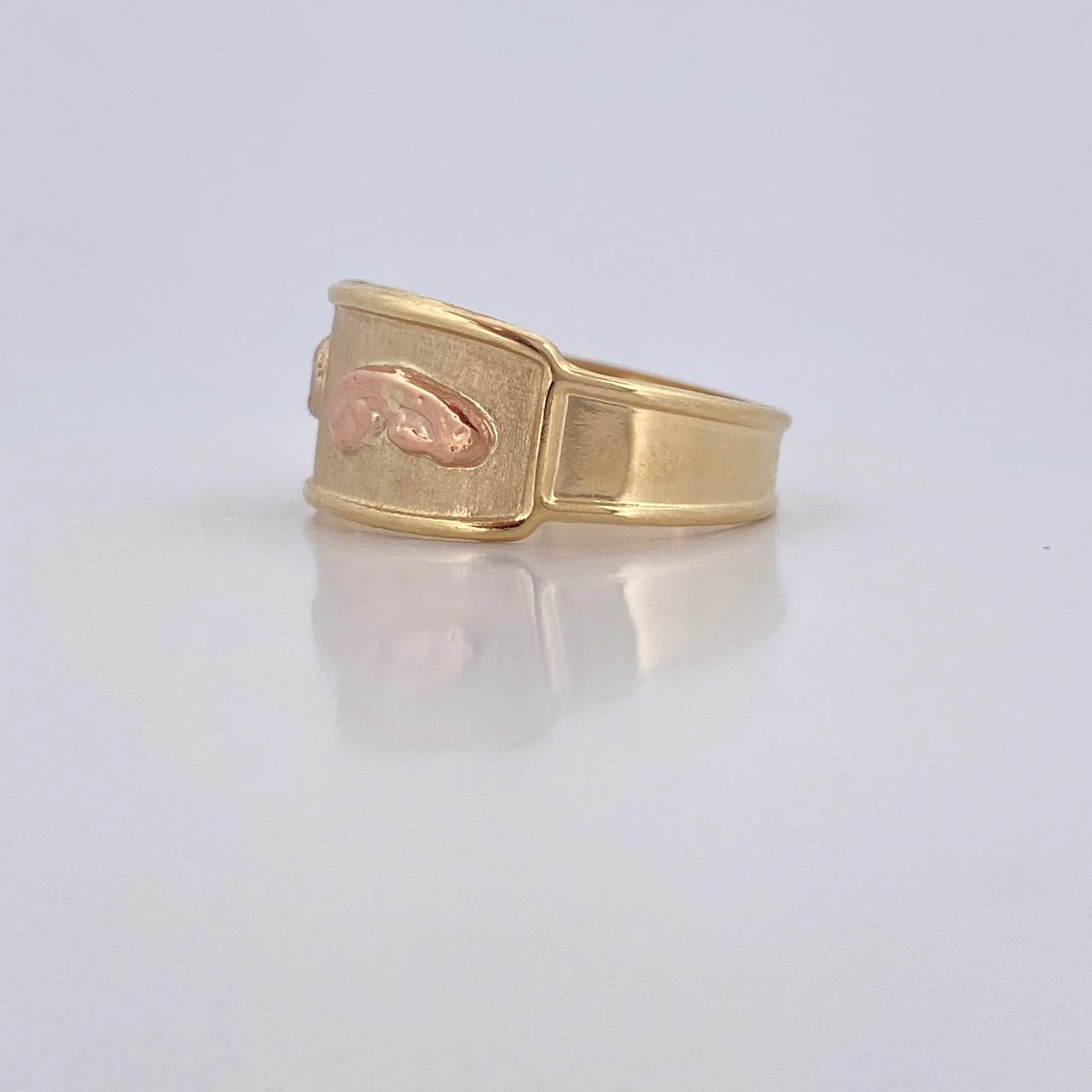 Anillo Virgen Maria 1.7g / T8 1/2 Tres Oros 18K - Image 3