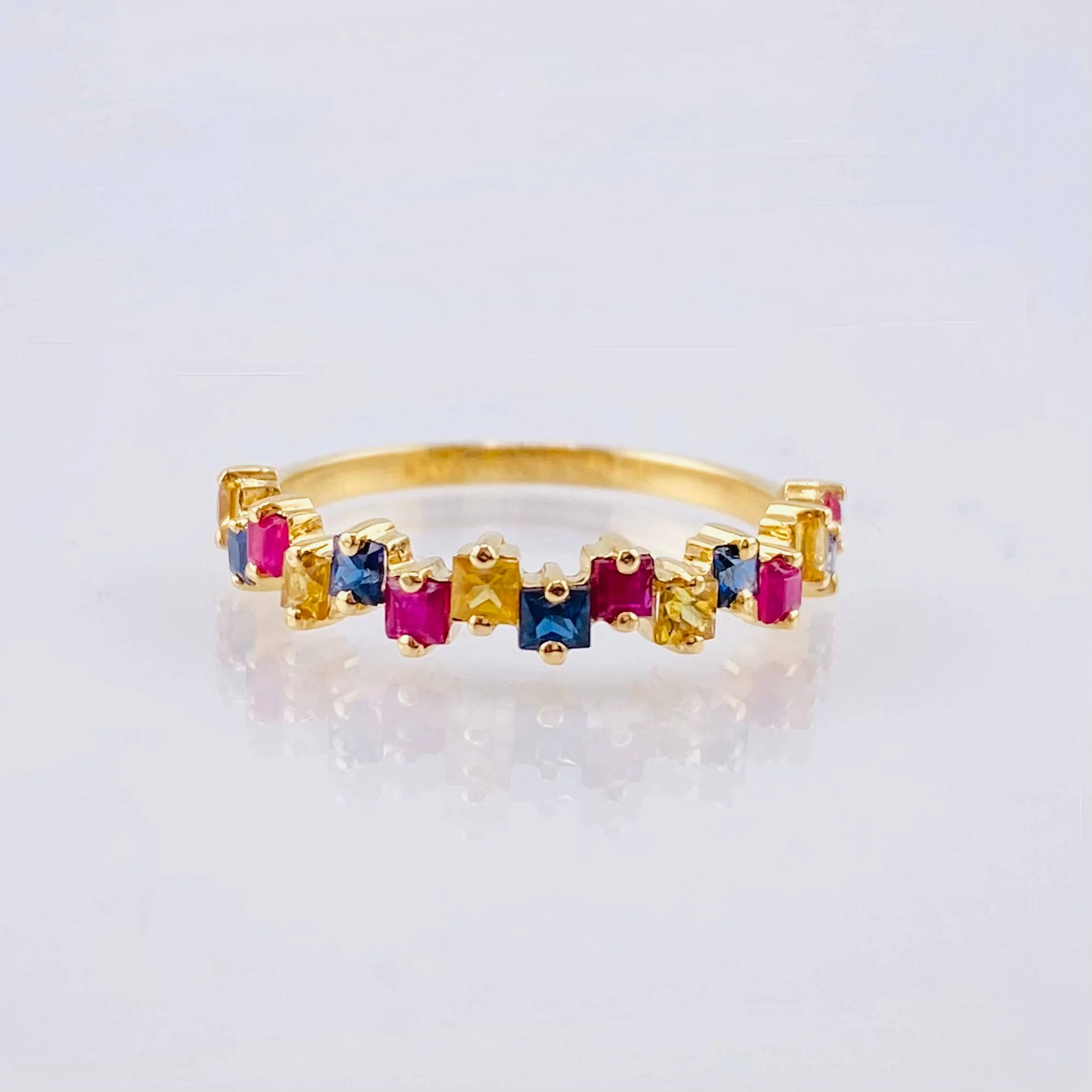 Anillo Zafiros Amarillos Azules Fucsias 91pts 1.9gr / T6 1/2 / Oro Amarillo 18K