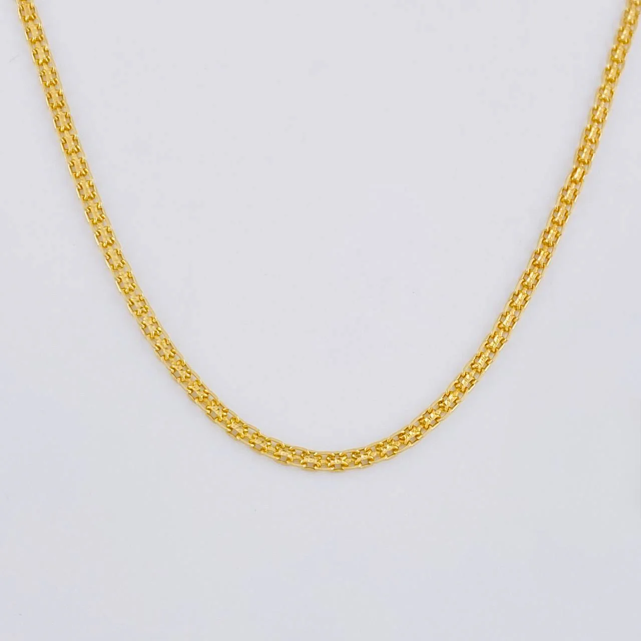 Cadena China 5.65 g / 45.4 cm / 2.4 mm Oro Amarillo 18K