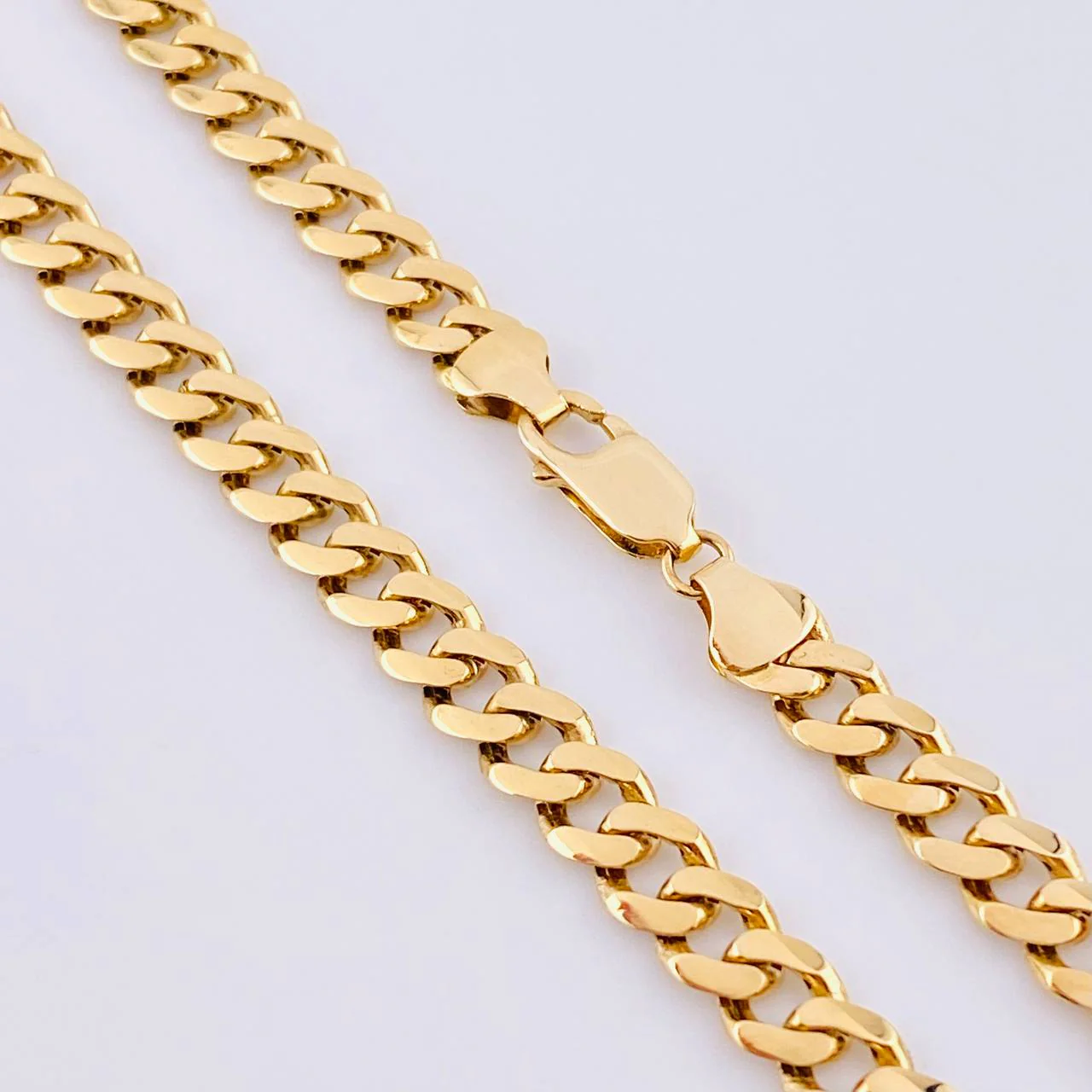 Cadena Cubana 19.65 g / 58.2 cm / 5.9 mm Oro Amarillo 18K - Image 3