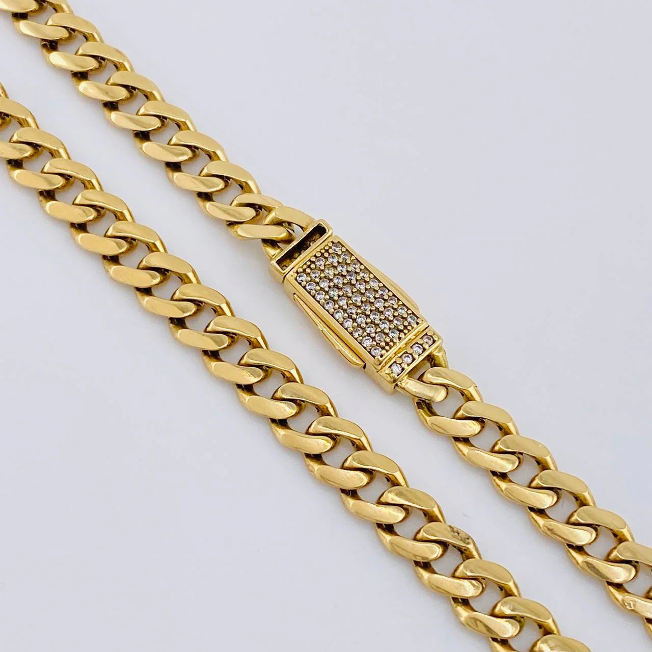 Cadena Cubana 26.85 g / 61 cm / 6 mm Oro Amarillo 18K - Image 3