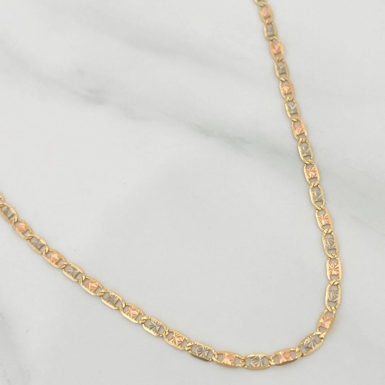 Cadena Escalera Plana 2.65gr / 51cm / 0.6mm Tres Oros +3 18K $