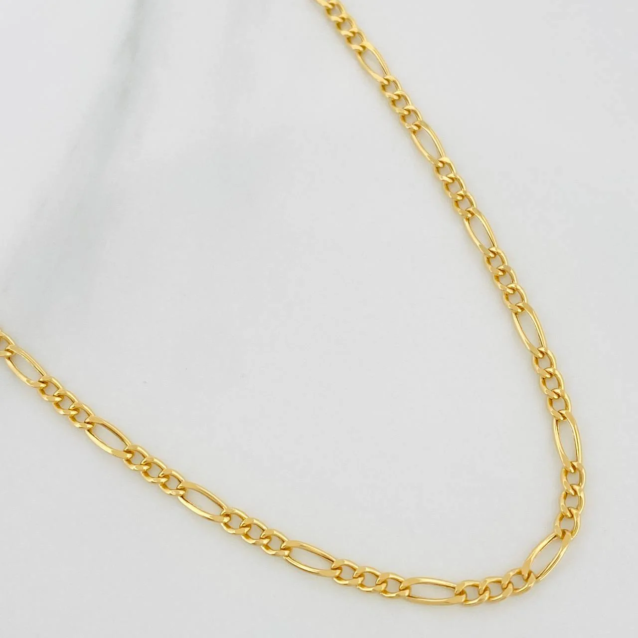 Cadena Figaro 3.1gr / 54.9cm / 2.05mm Oro Amarillo +1 18K $