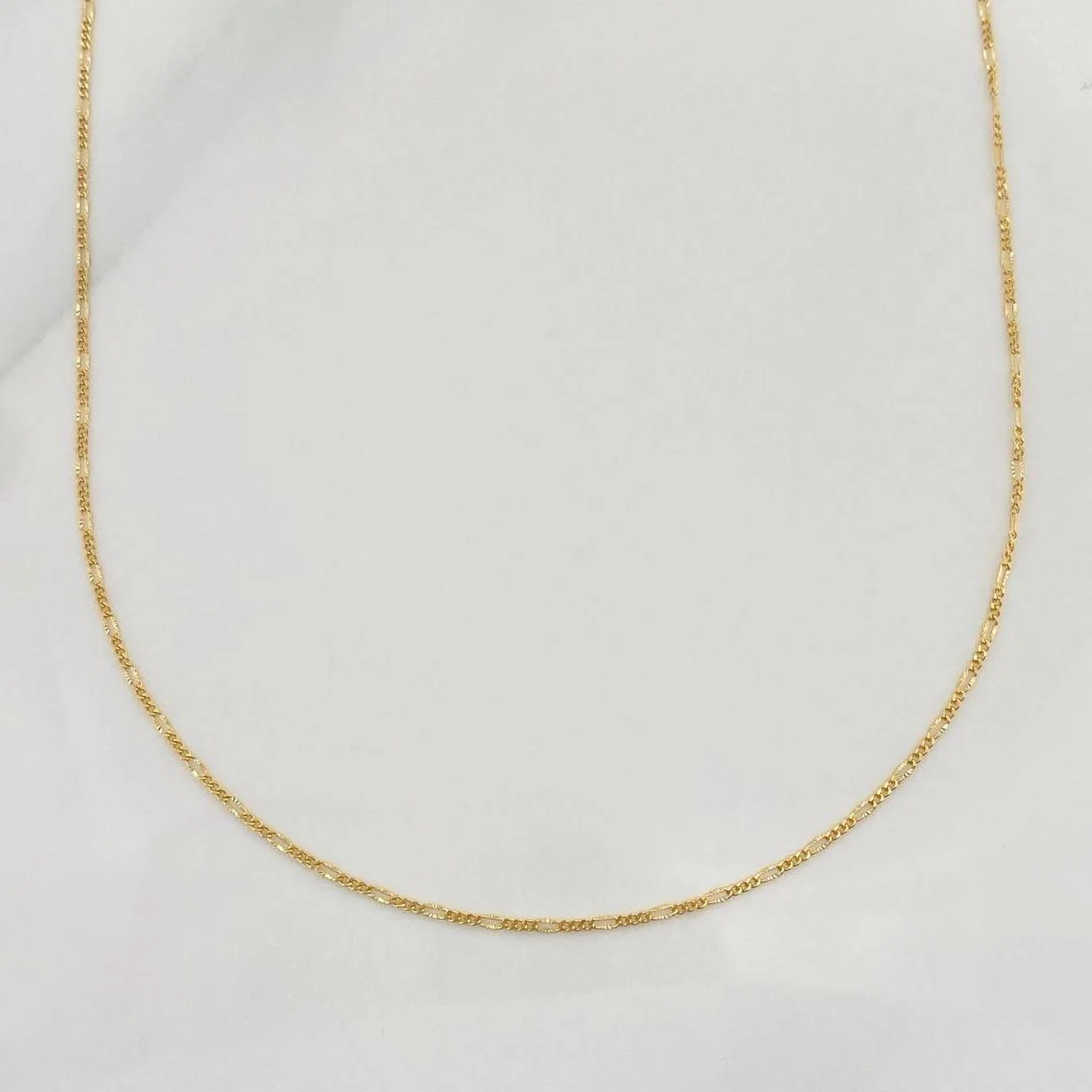 Cadena Figaro Diamantada 1.1 g / 45.4 cm / 0.9 mm Oro Amarillo 18K