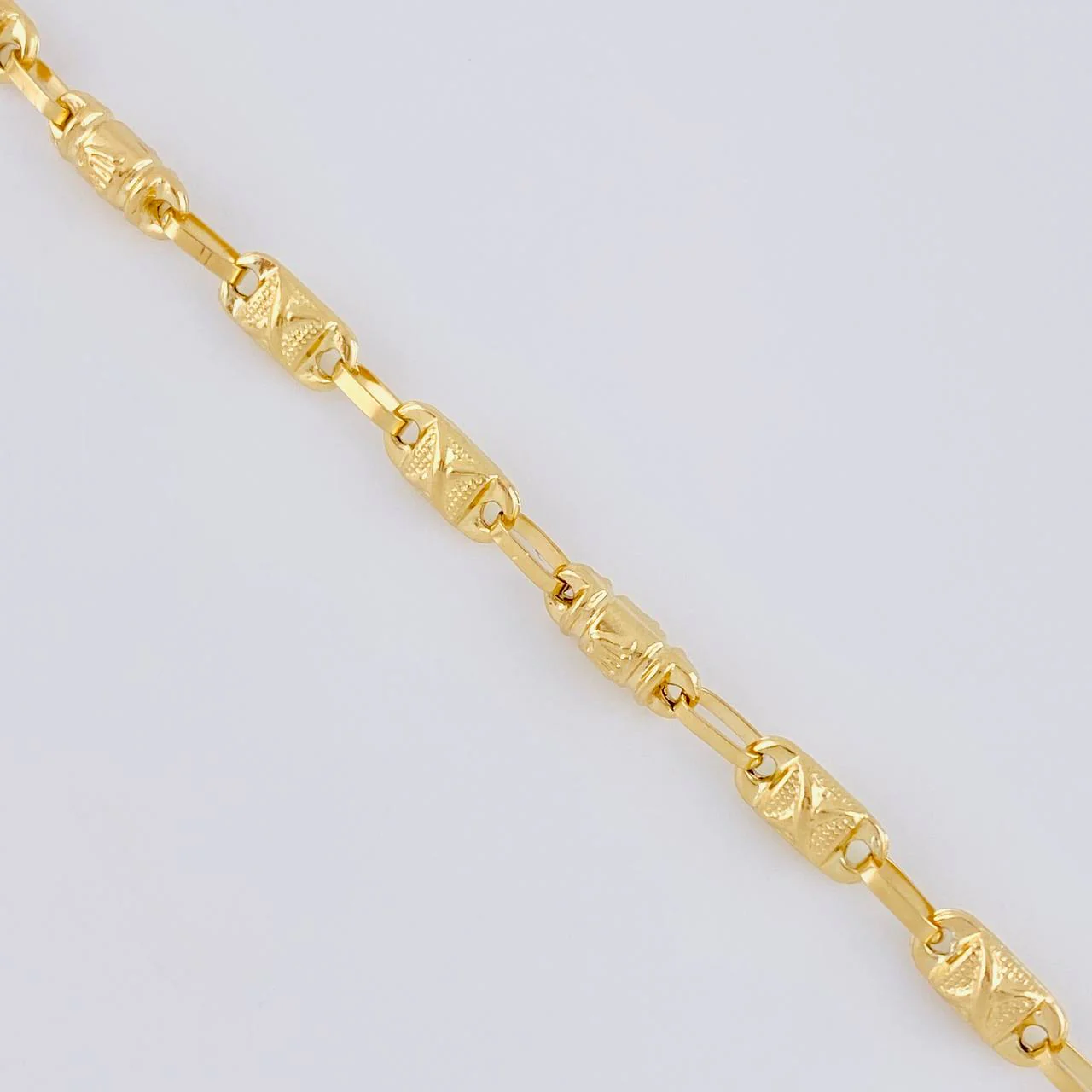 Cadena Rustica Corona Cruzada 12.4 g / 61.8 cm / 4.2 mm Oro Amarillo 18K - Image 3