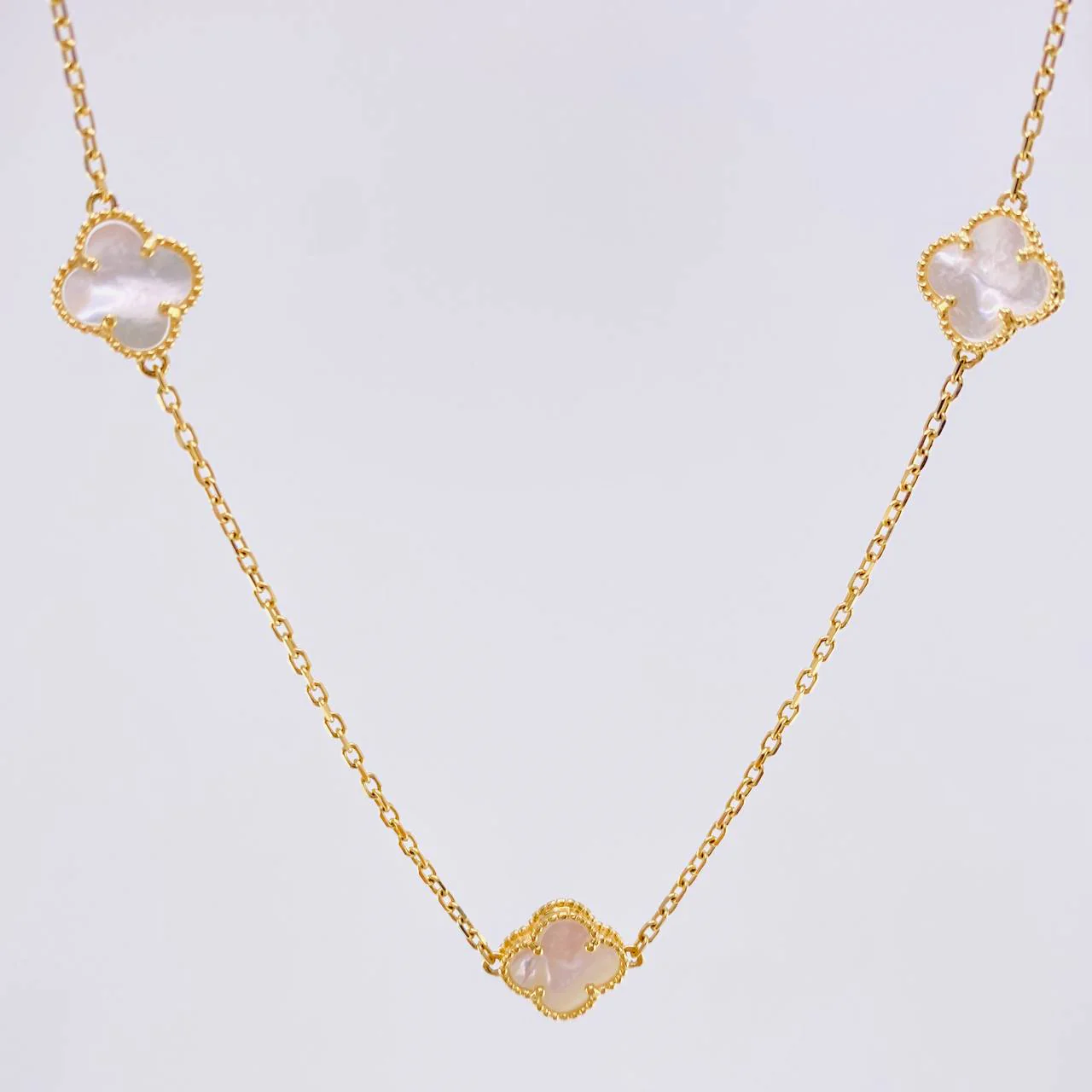 Cadena Trebol Nacar Blanco 6.8gr / 45cm / 9.5mm Oro Amarillo Nac.Esp. 18K