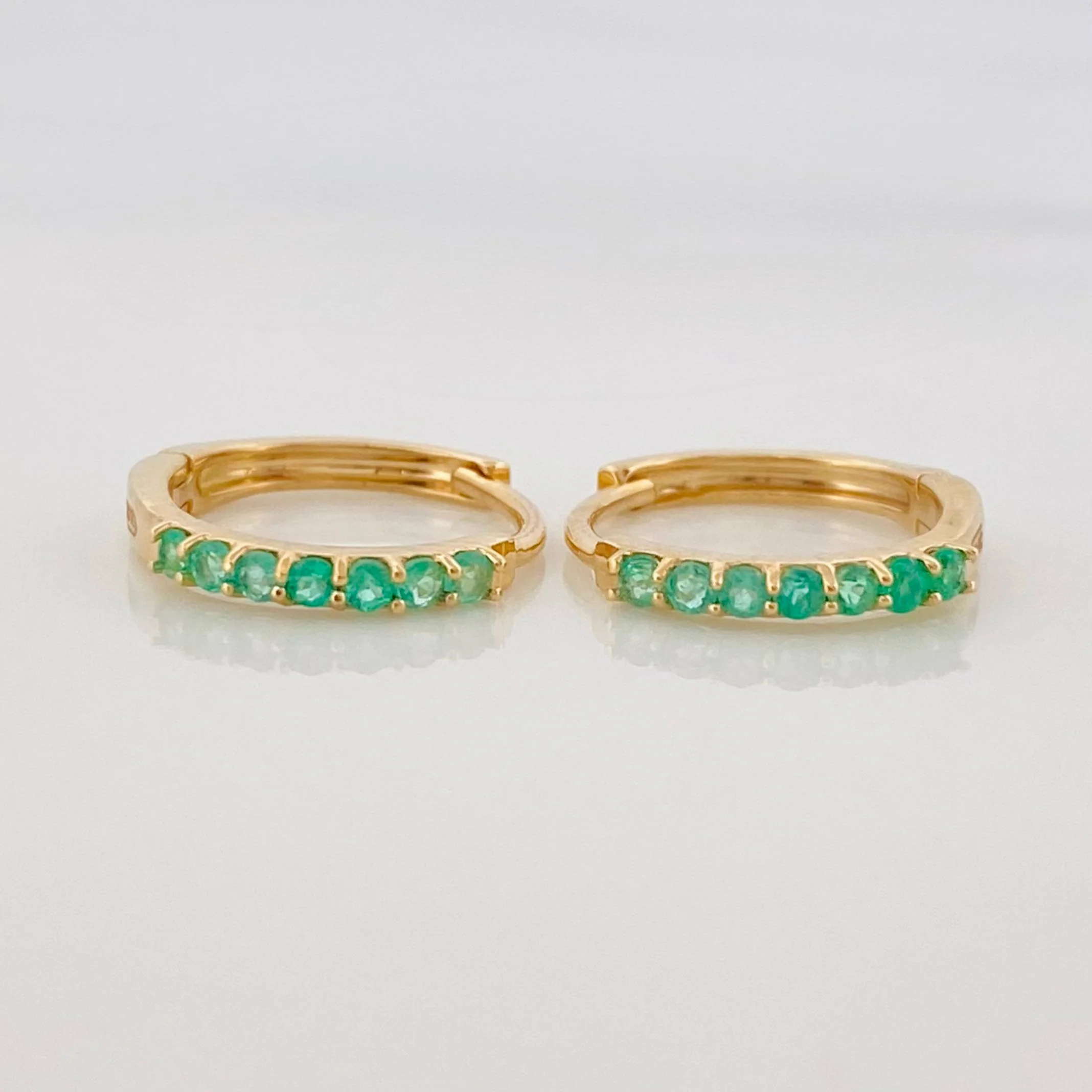Candongas Aro Esmeralda 0.21Pts 1.25 g / 1.2 cm Oro Amarillo 18K - Image 2