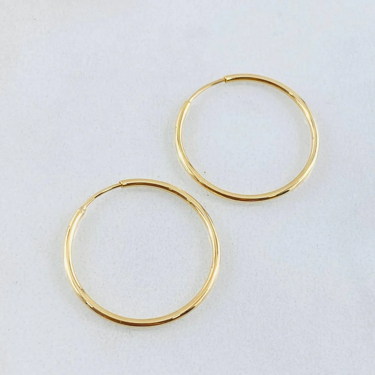 Candongas Aro Liso 1.05gr / 2.3cm / Oro Amarillo 18K - Image 2