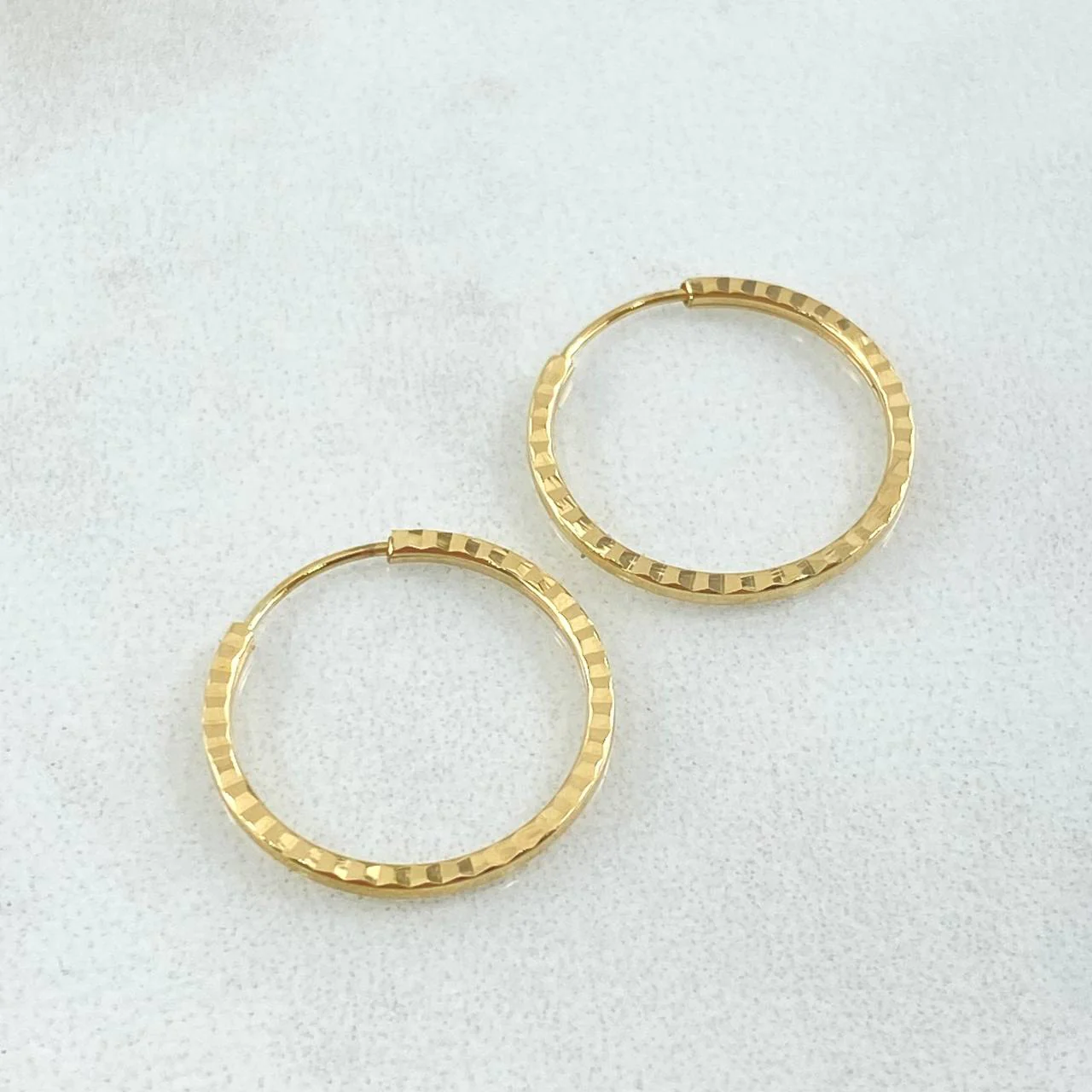 Candongas Aro Rayado 0.8 g / 1.5 cm Oro Amarillo 18K - Image 3