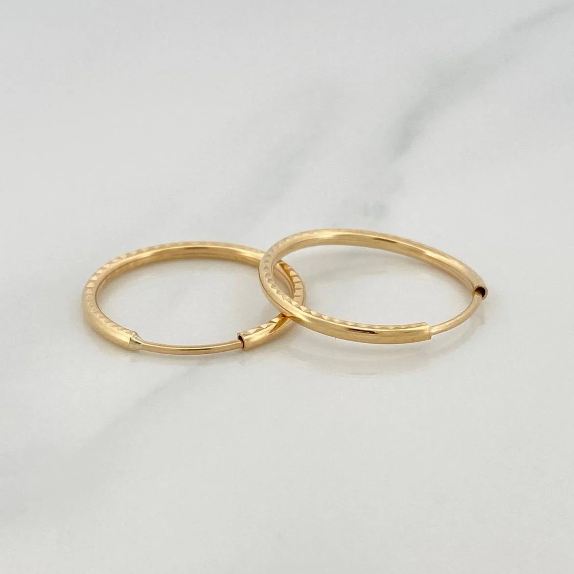 Candongas Aro Rayado 1.1 g / 1.5 cm Oro Amarillo 18K - Image 3
