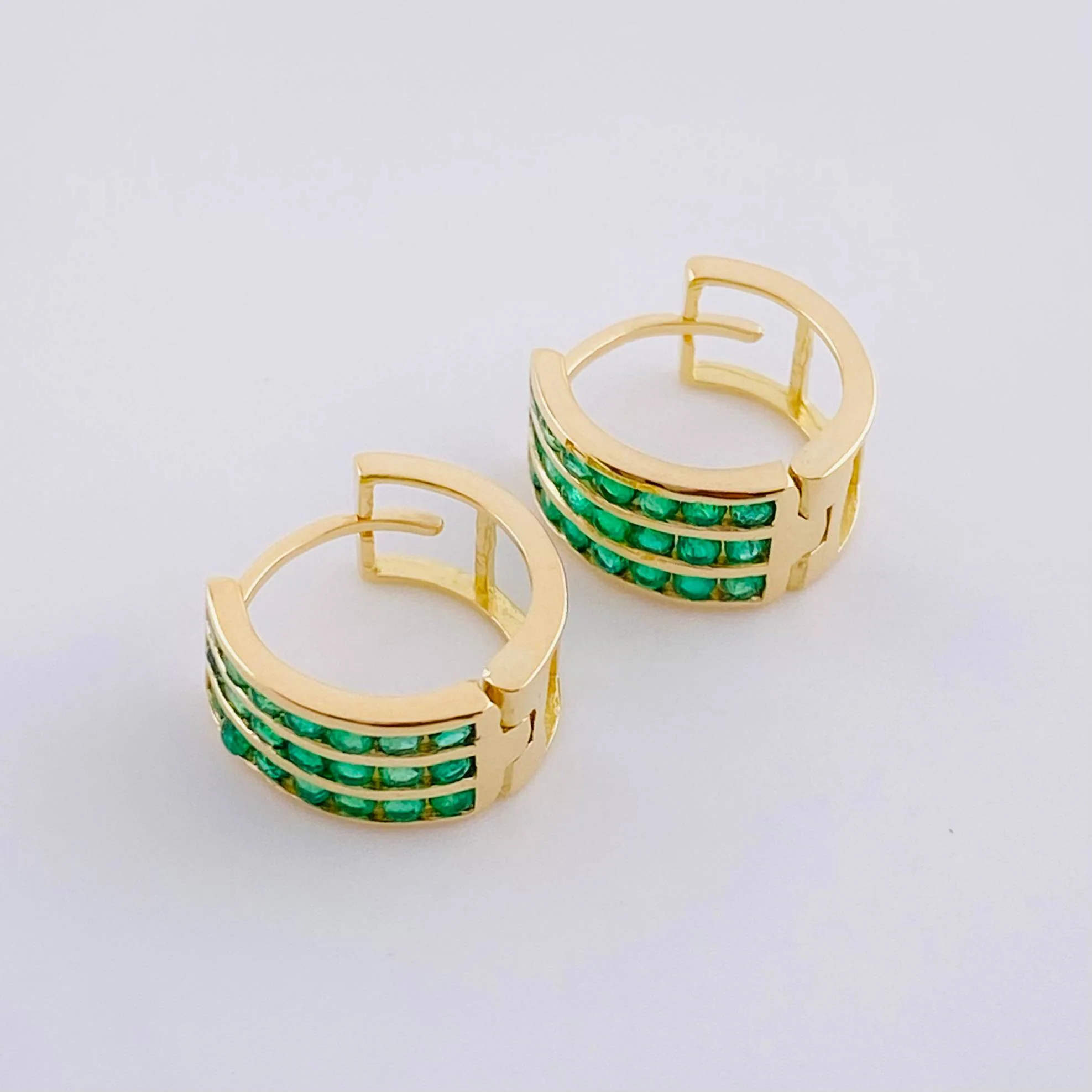 Candongas Aurora Esmeraldas 67Pts 2.8 g / 2.2 cm Oro Amarillo 18K - Image 3