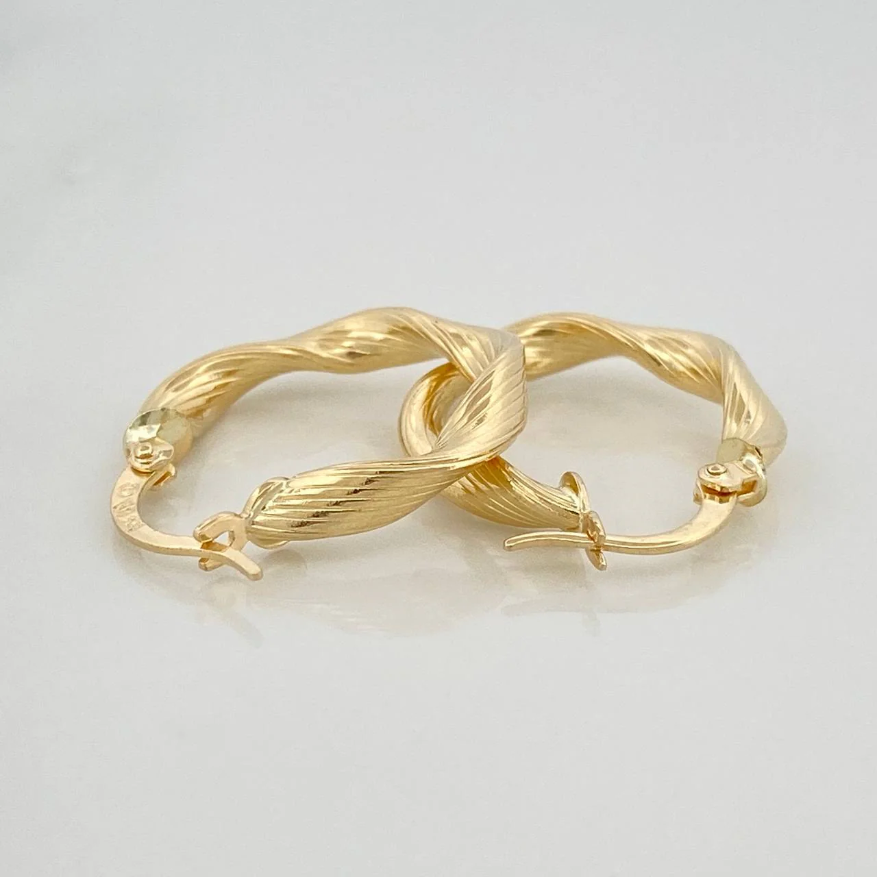 Candongas Bella 1.9 g / 2.4 cm Oro Amarillo 18K - Image 3
