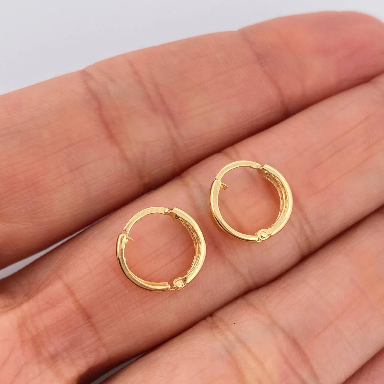 Candongas Carril 0.85gr / 1cm / Oro Amarillo 18K $ - Image 3
