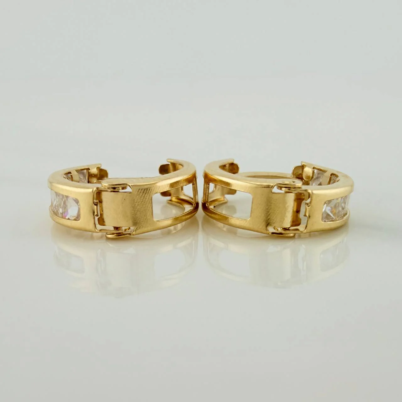 Candongas Carril 1.7gr / 1.3cm / Oro Amarillo 18K % - Image 2