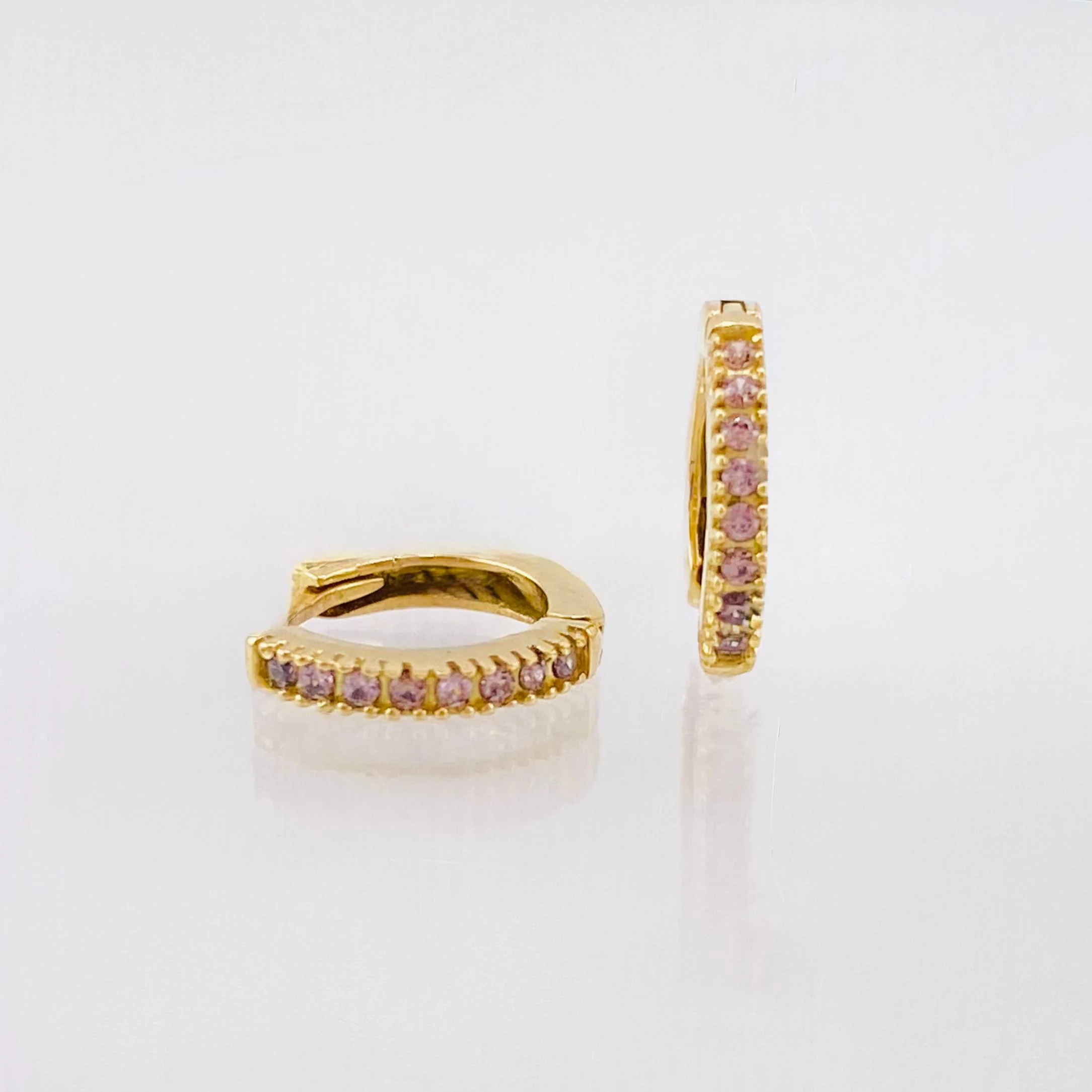 Candongas Carril Punteado 1.35gr / 1cm / Oro Amarillo 18K *