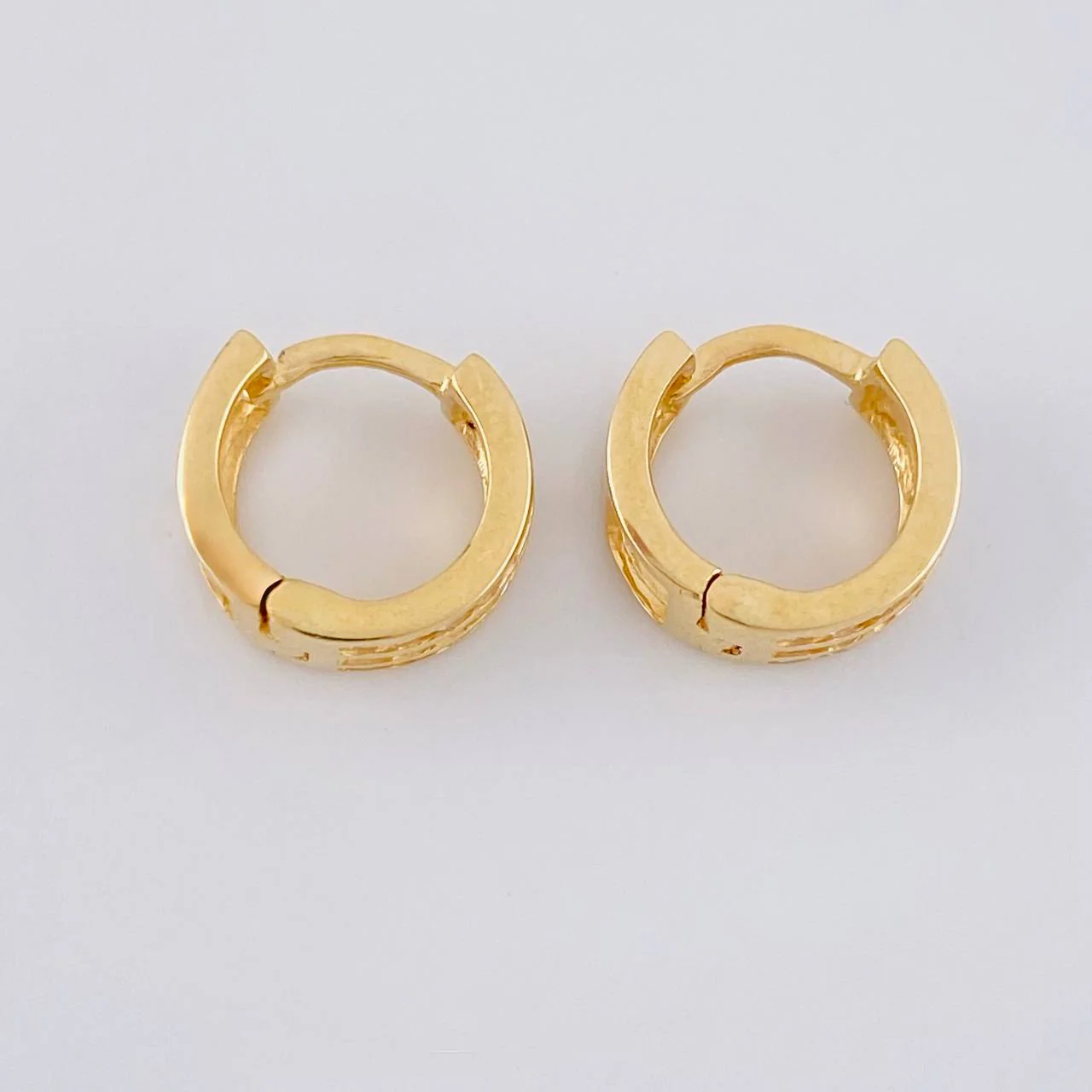 Candongas Carril Triple 2.6g / 1cm Oro Amarillo 18K