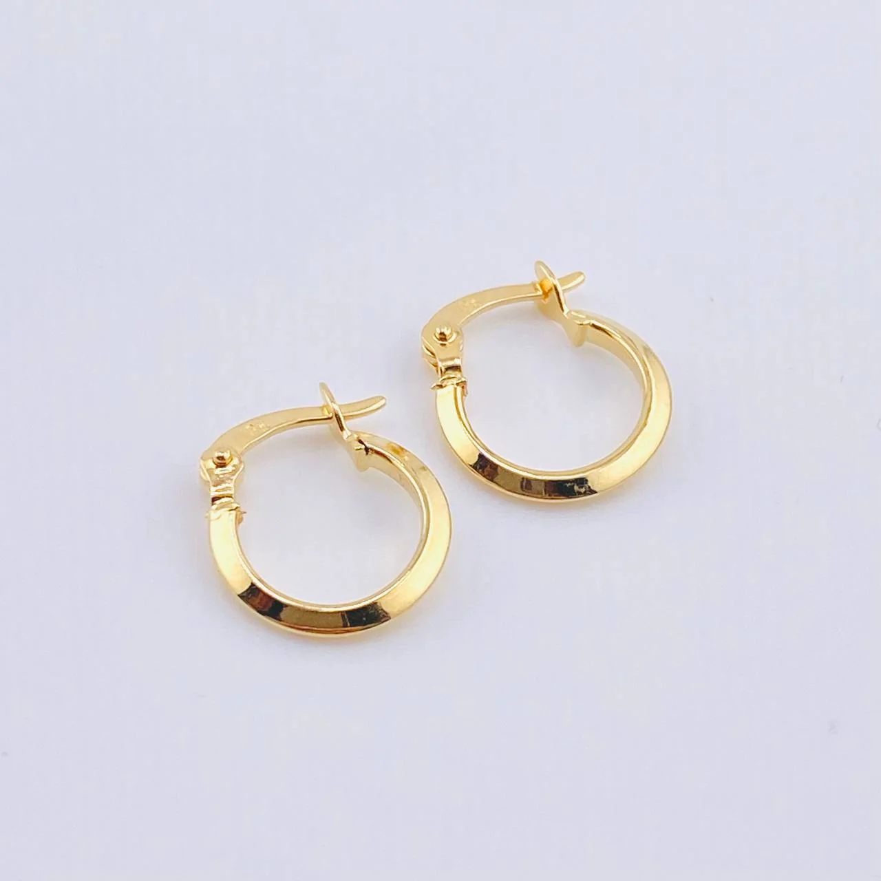 Candongas Clau 0.7gr / 1.3cm / Oro Amarillo 18K * - Image 3