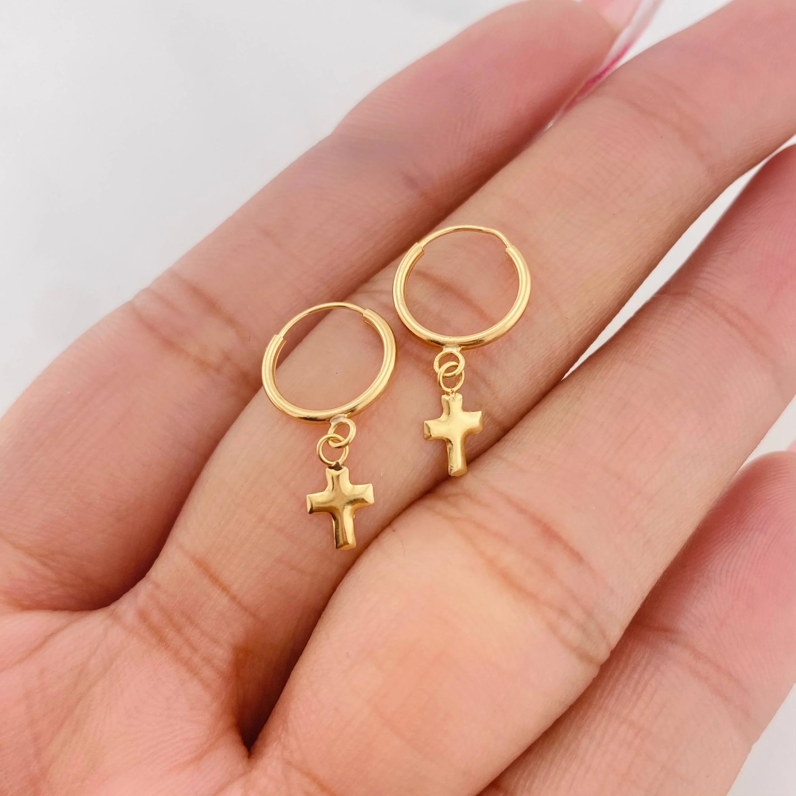 Candongas Cruz 0.6g / 2cm Oro Amarillo 18K - Image 4