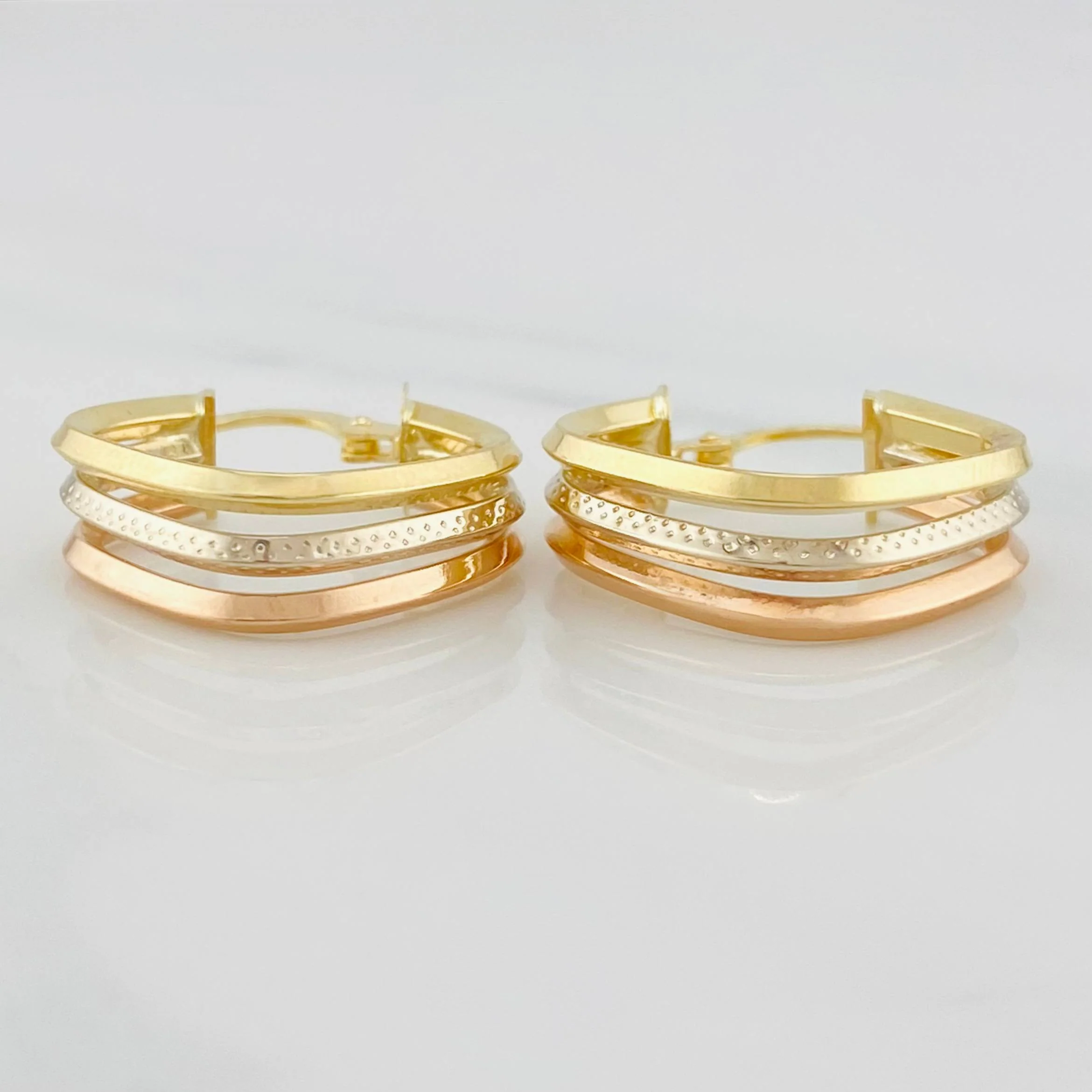 Candongas Cuadradas 2.8 g / 3.3 cm Tres Oros 18K
