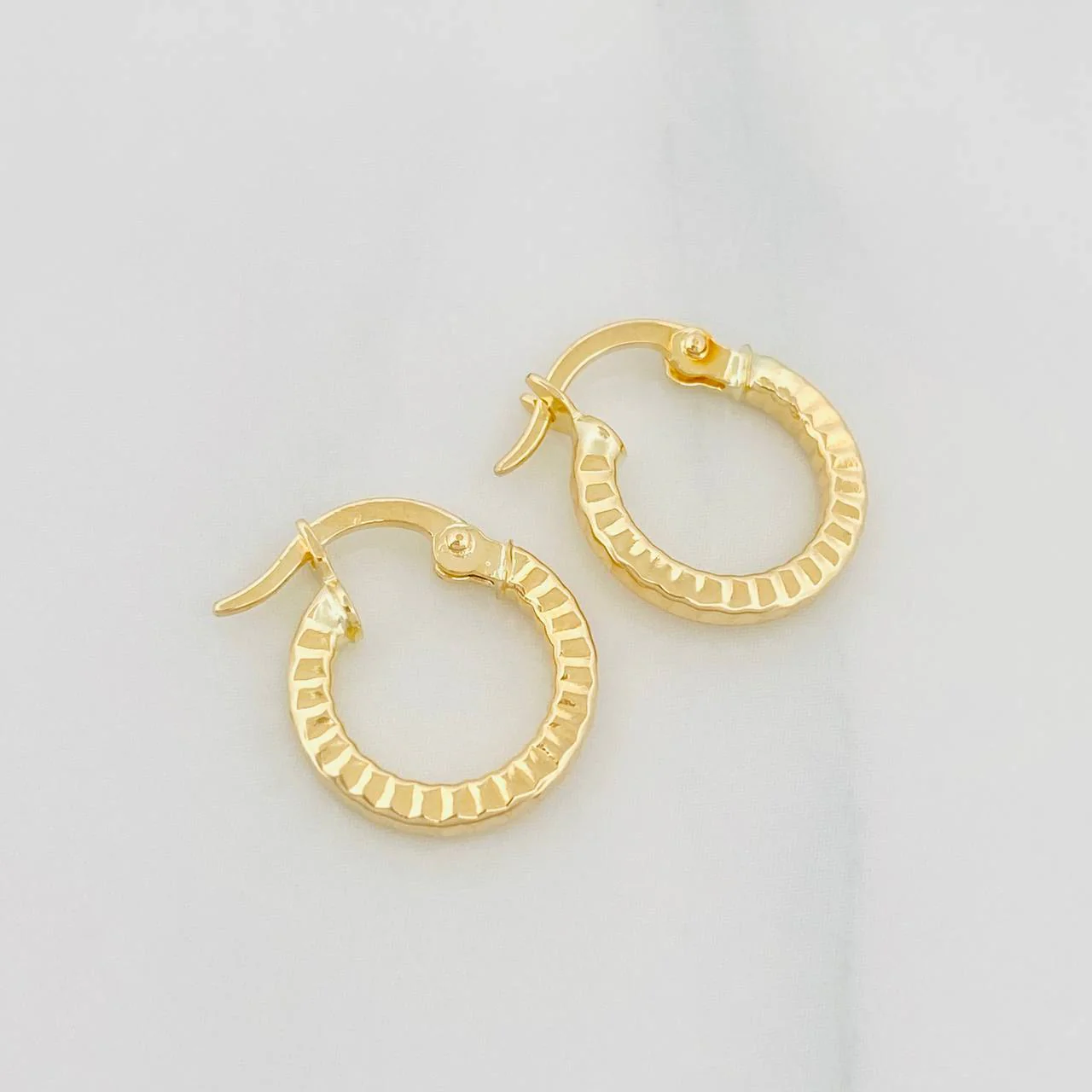Candongas Emi 1.05 g / 1 cm Oro Amarillo 18K - Image 3