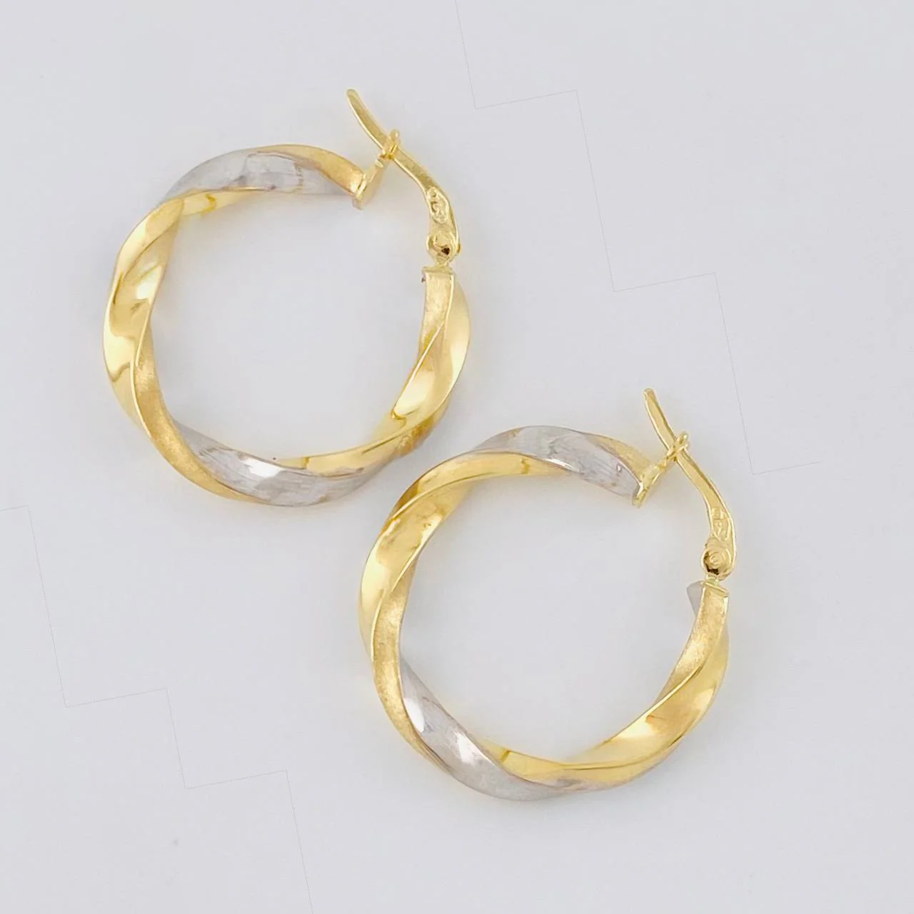 Candongas Ferchi Espiral Mate 2.8 g / 2.5 cm Dos Oros Amarillo Blanco 18K - Image 2
