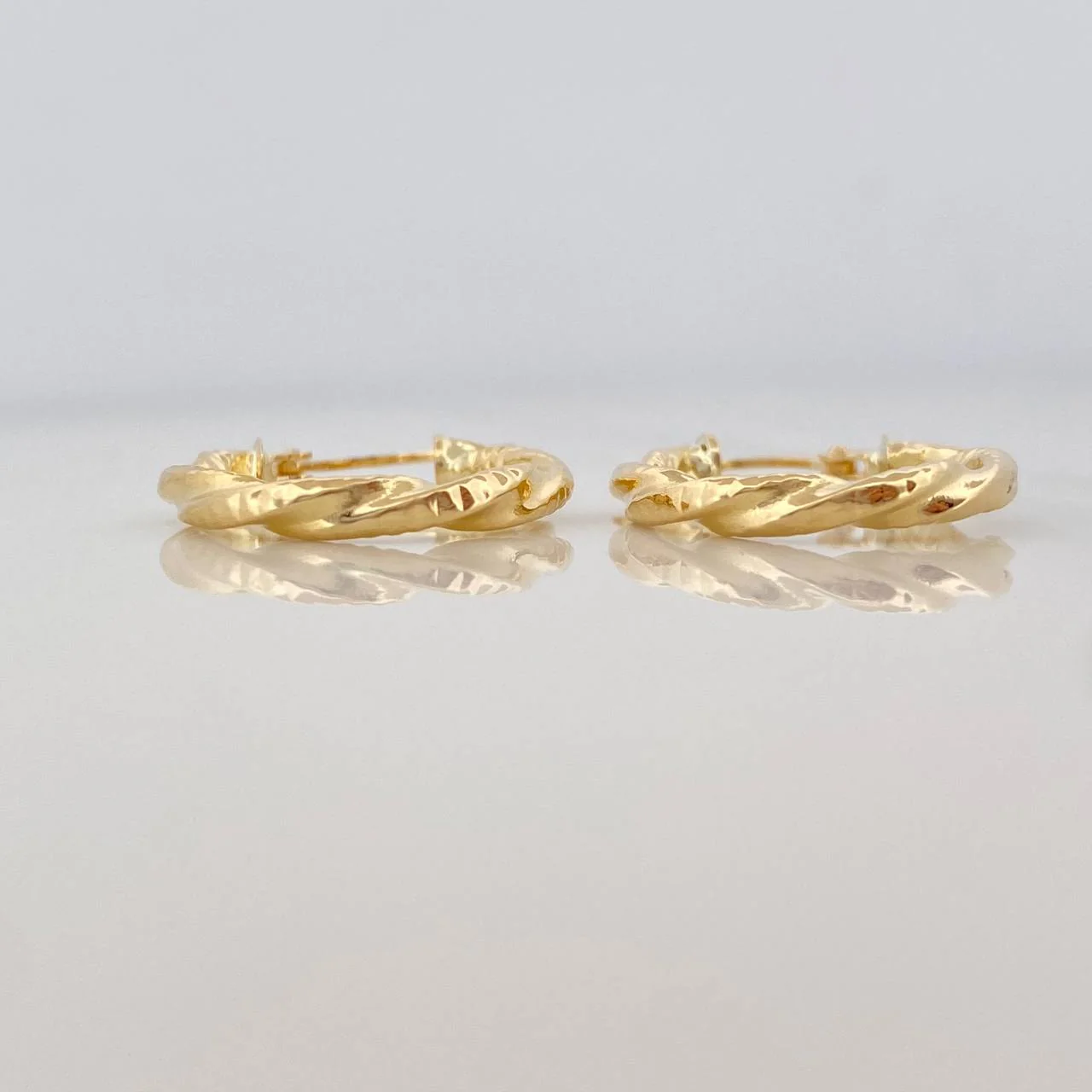 Candongas Jiah 1.85 g / 2.2 cm Oro Amarillo 18K - Image 2