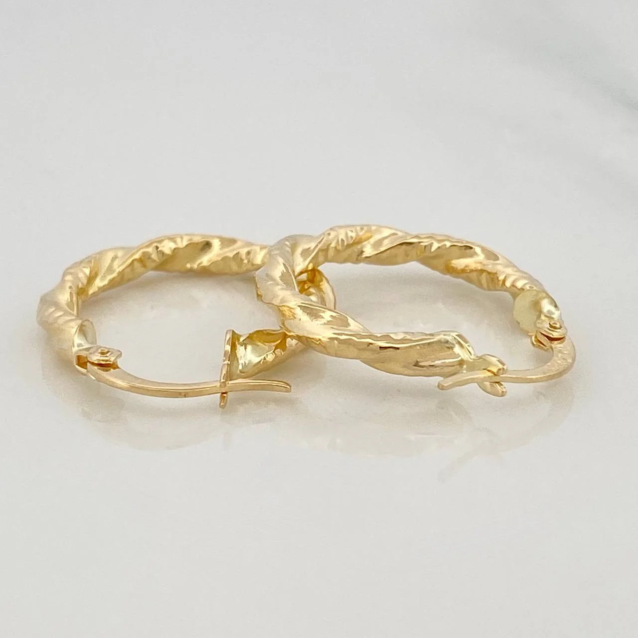 Candongas Jiah 1.85 g / 2.2 cm Oro Amarillo 18K - Image 3