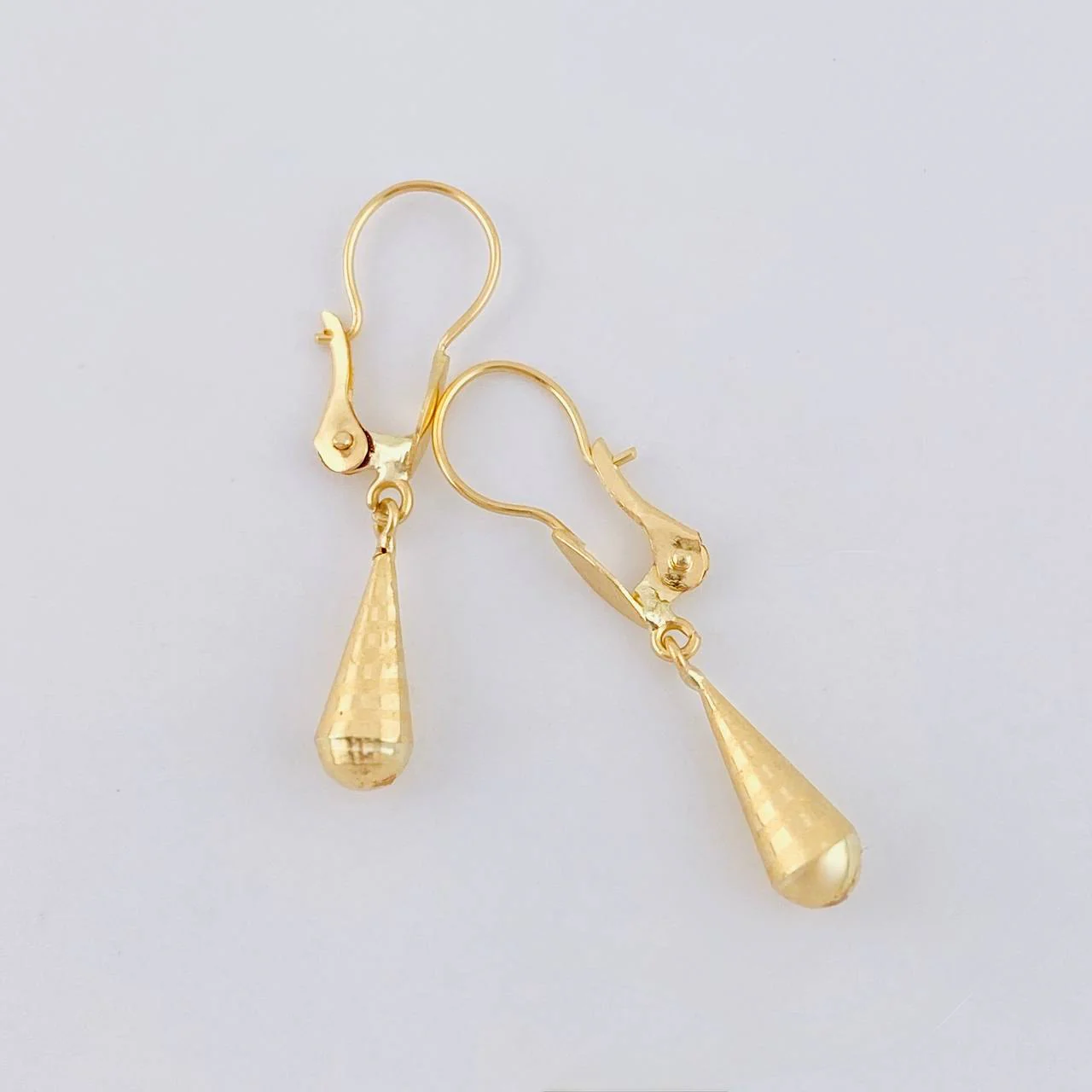 Candongas Lagrima 0.75 g / 2.7 cm Oro Amarillo 18K - Image 3