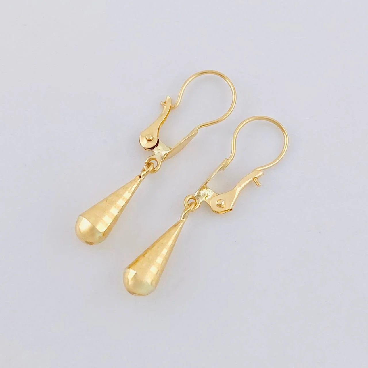 Candongas Lagrima 0.75 g / 2.8 cm Oro Amarillo 18K - Image 2