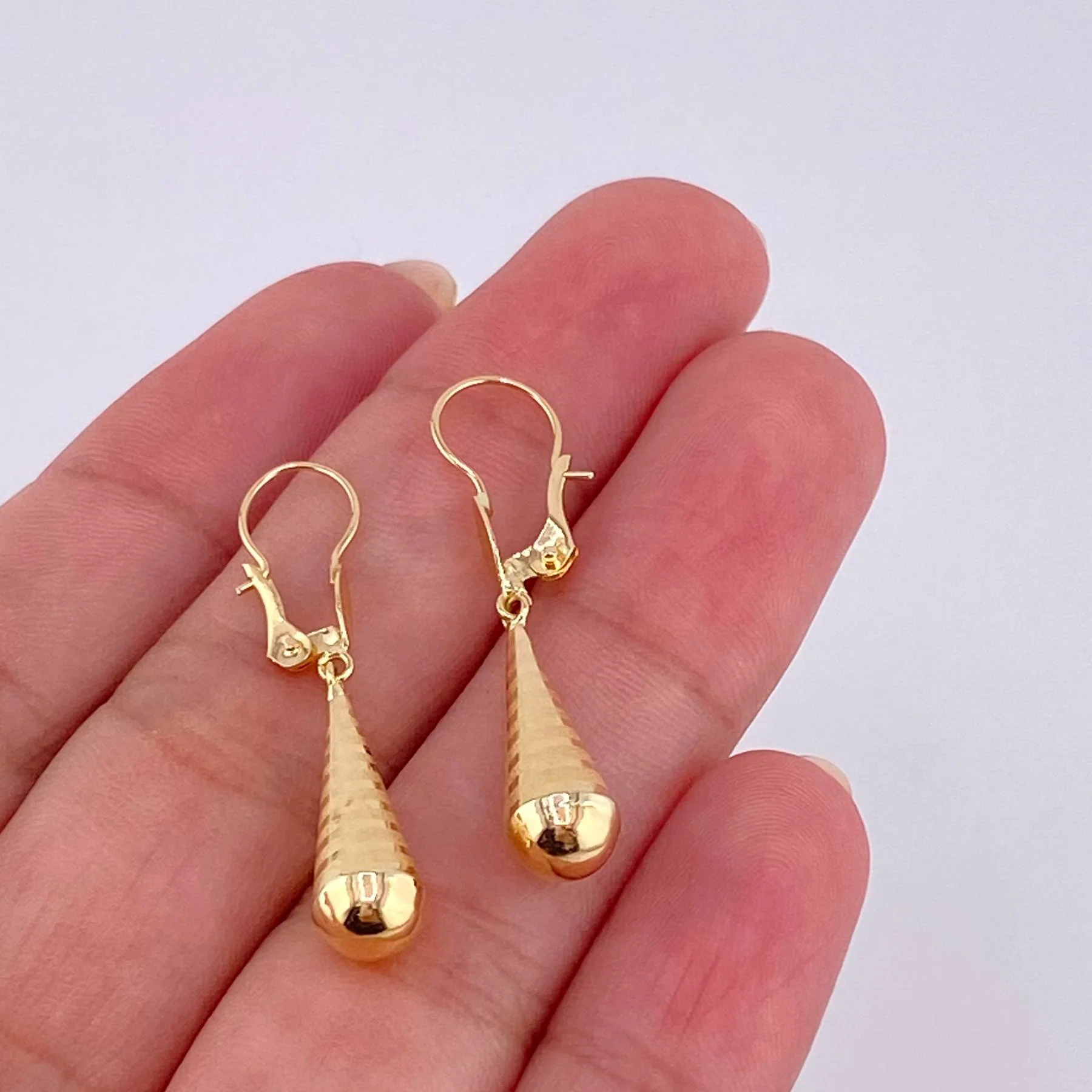 Candongas Lagrima 0.95 g / 3.3 cm Oro Amarillo 18K - Image 4